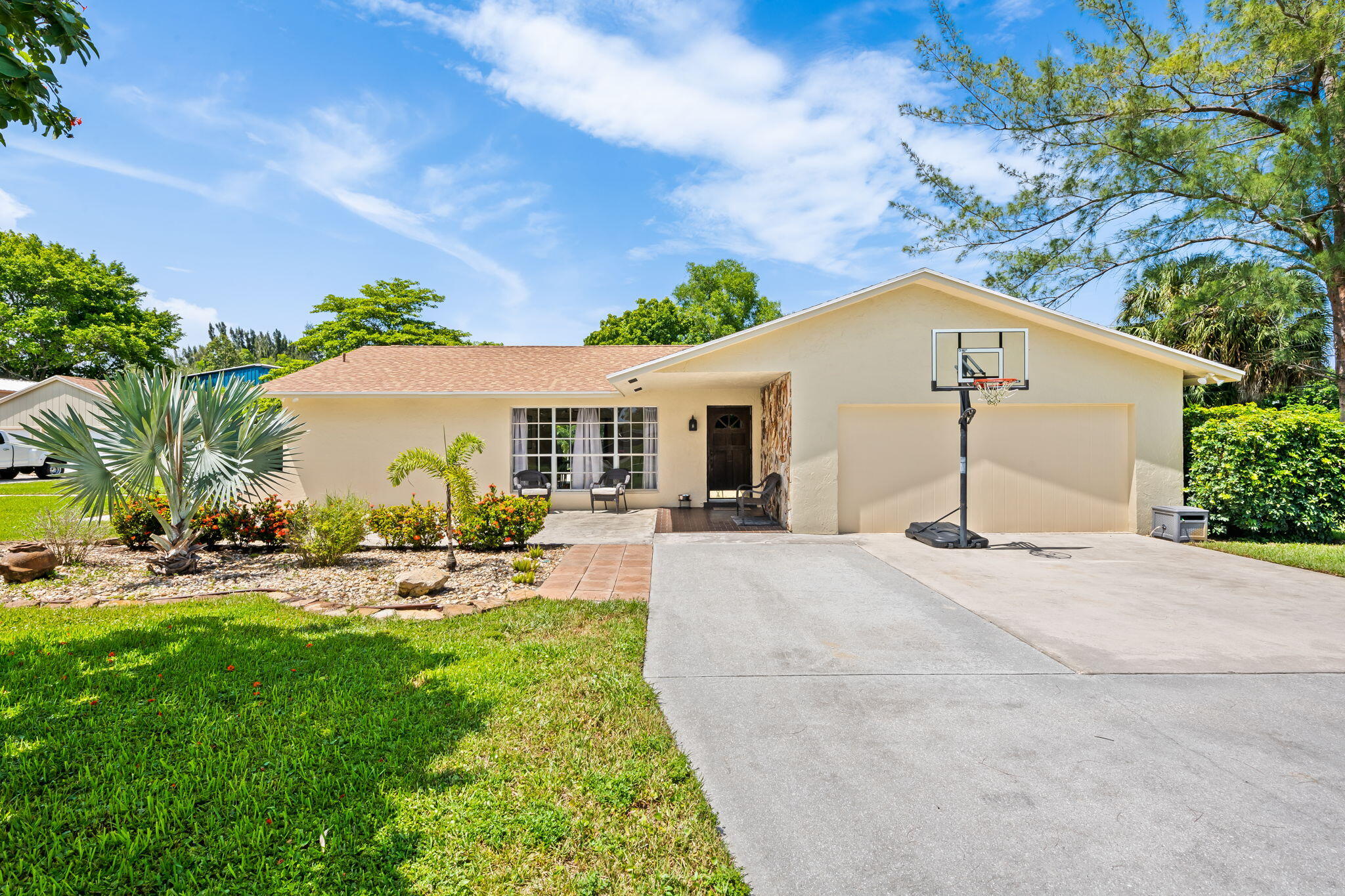 8645 Pinto Drive Property Photo 3