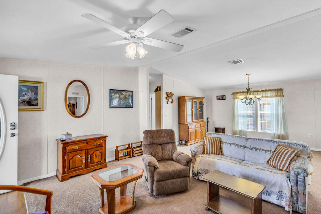 2208 Se 38th Trail Property Photo 5