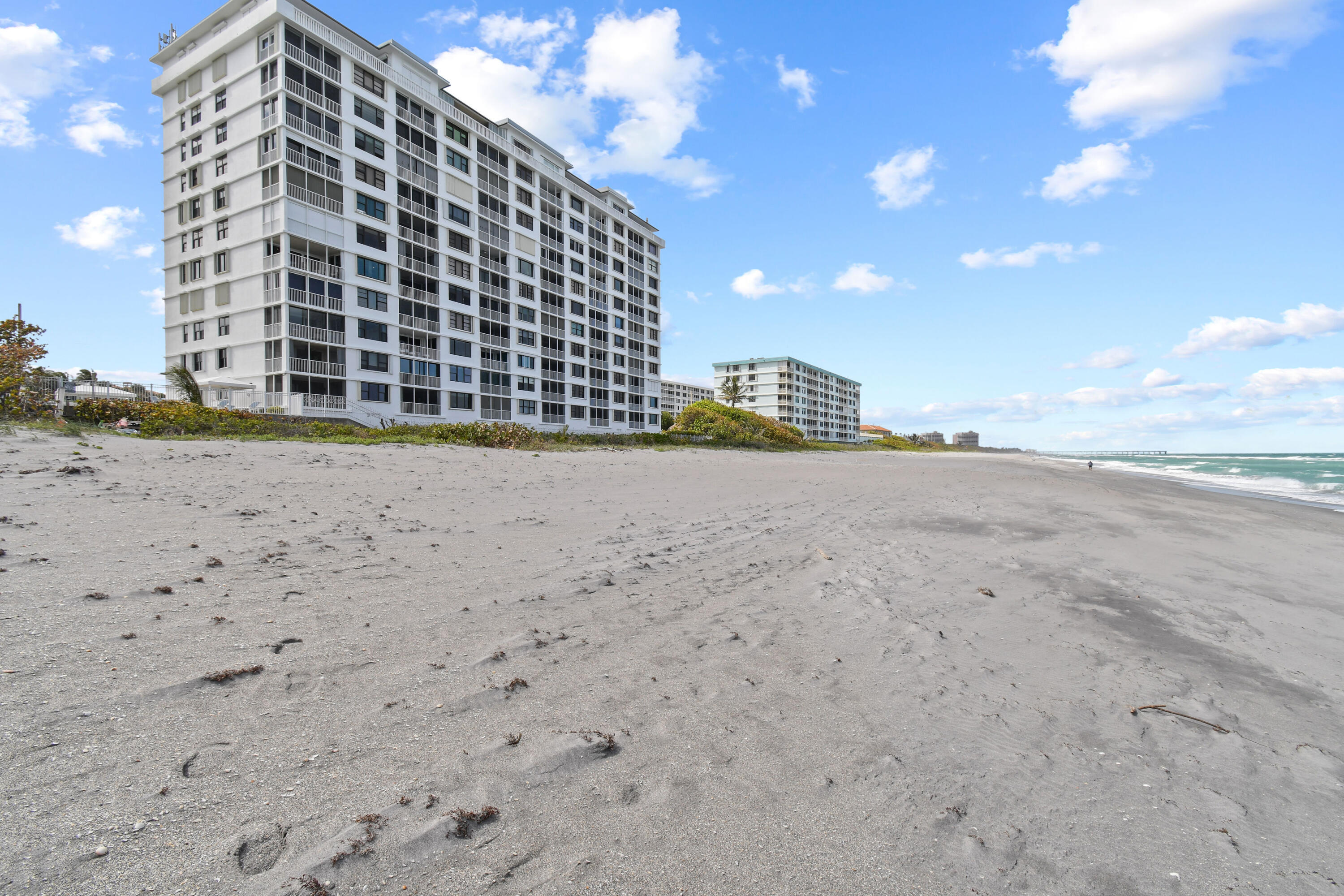 840 Ocean Drive 404 Property Photo 4