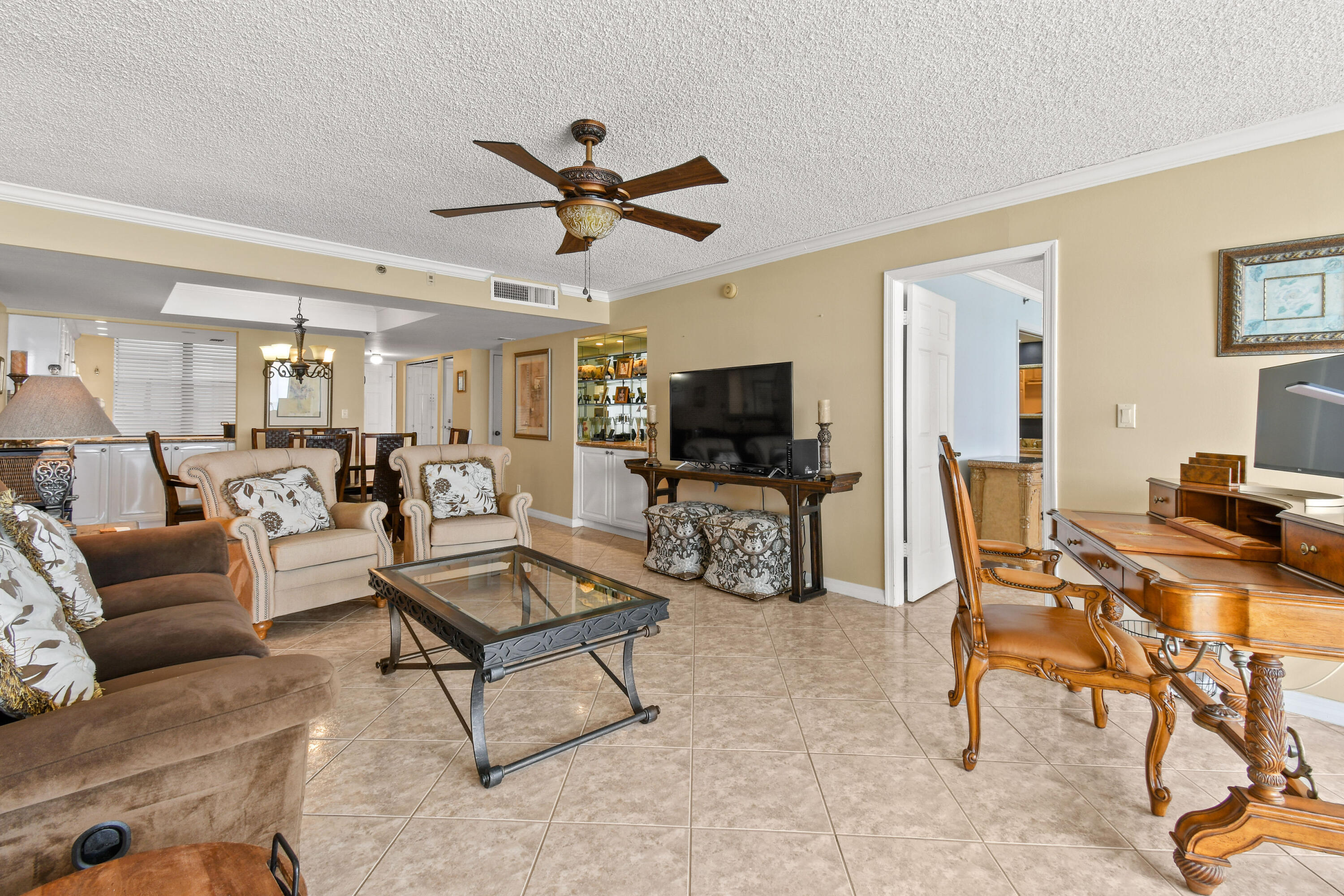 840 Ocean Drive 404 Property Photo 17
