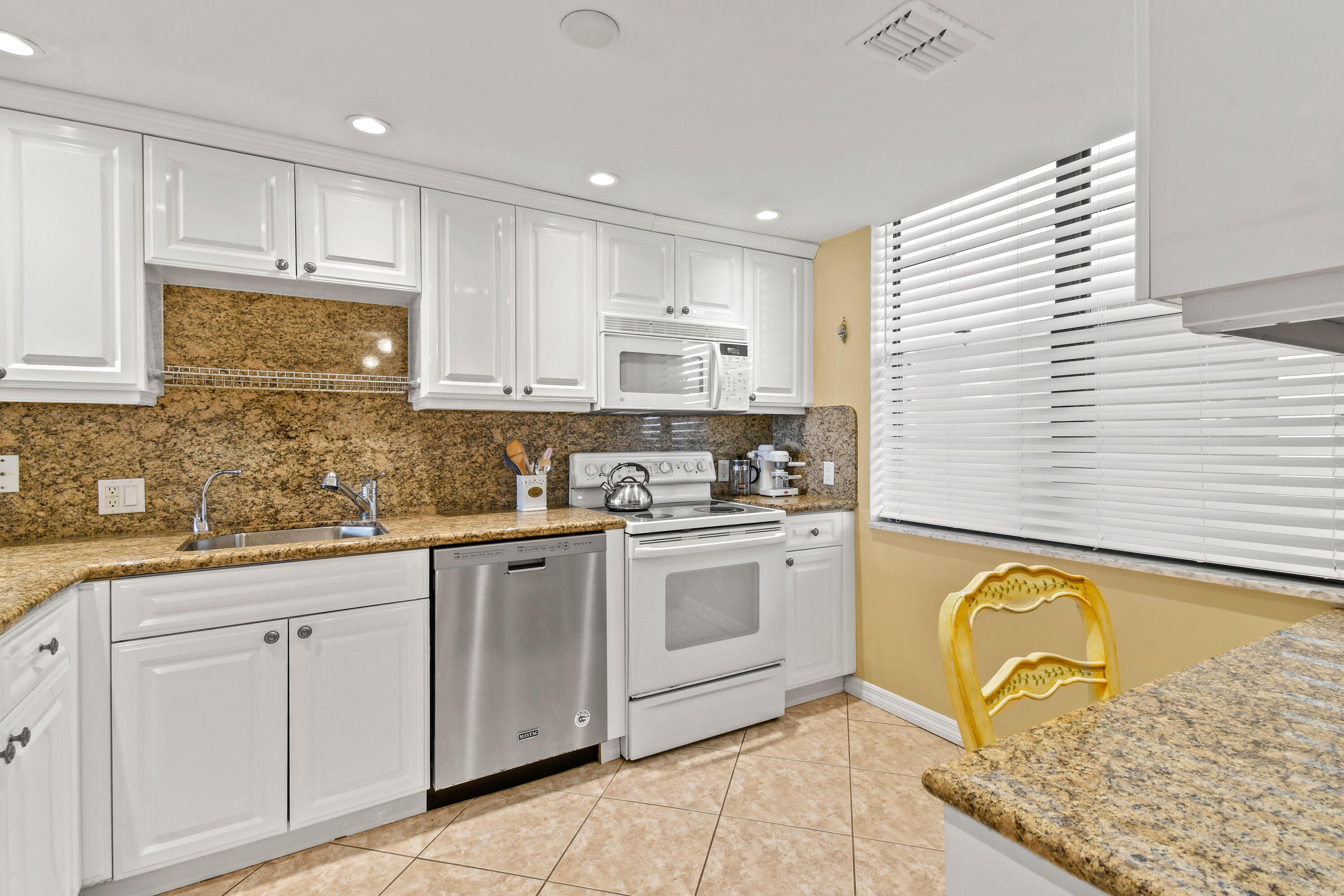 840 Ocean Drive 404 Property Photo 18