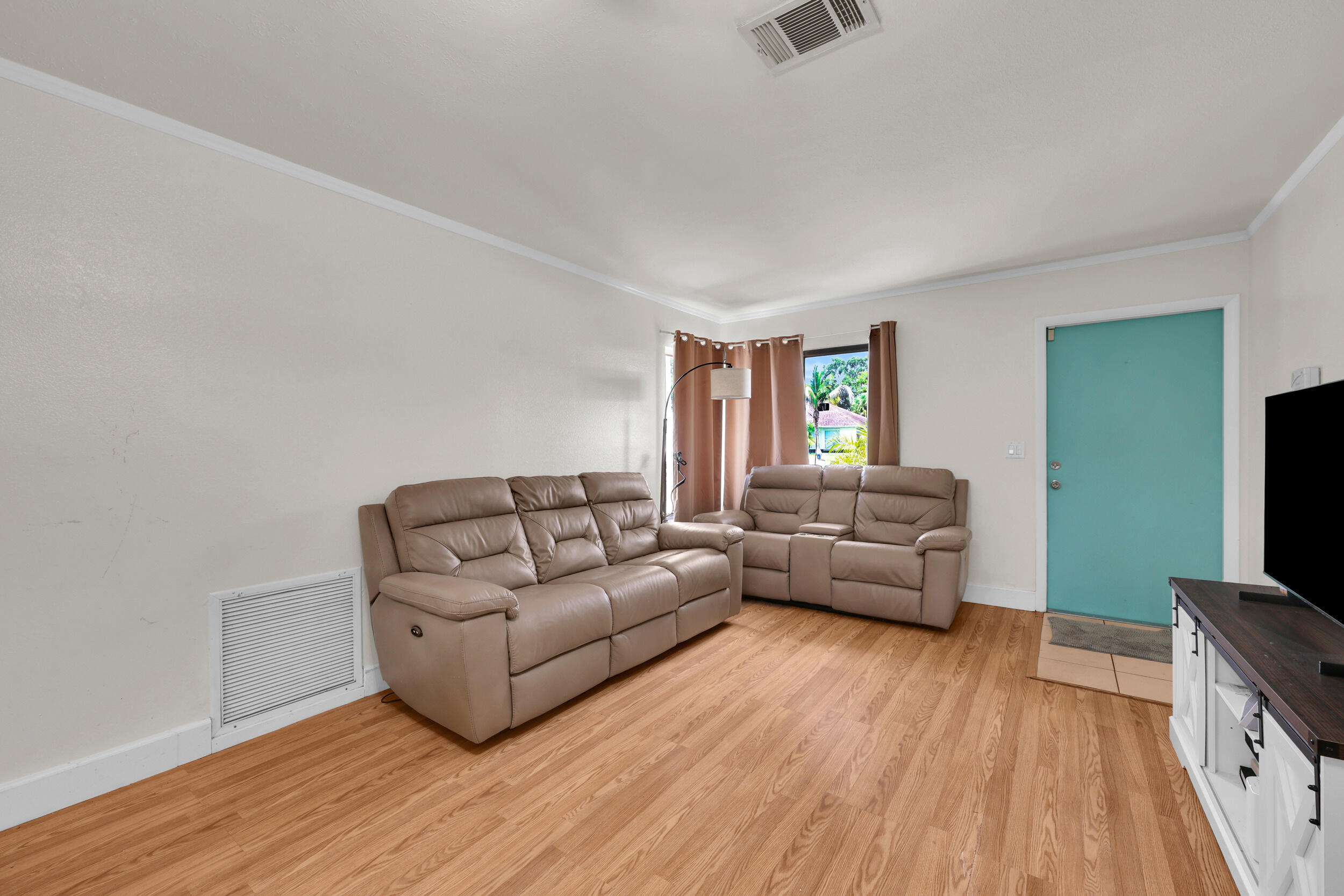 741 23rd Place Sw Property Photo 4