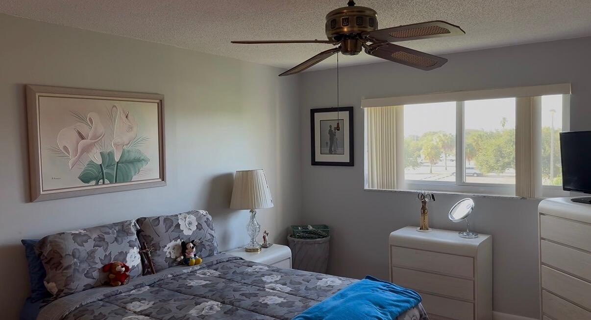 725 Lori Drive 313 Property Photo 4