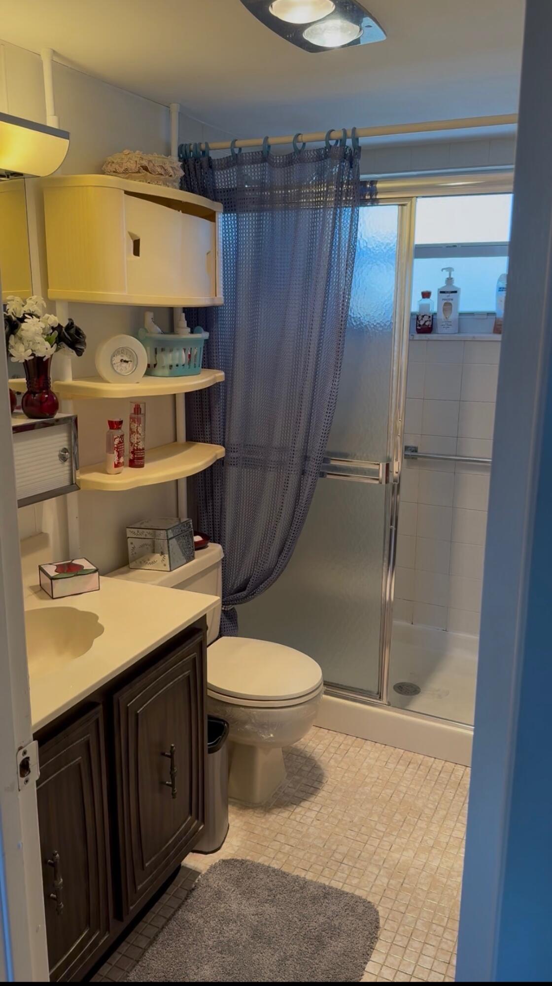 725 Lori Drive 313 Property Photo 6