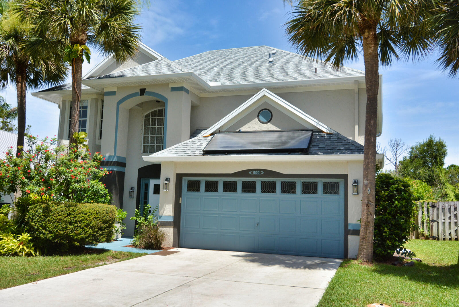 900 Nw Waterlily Place Property Photo 2