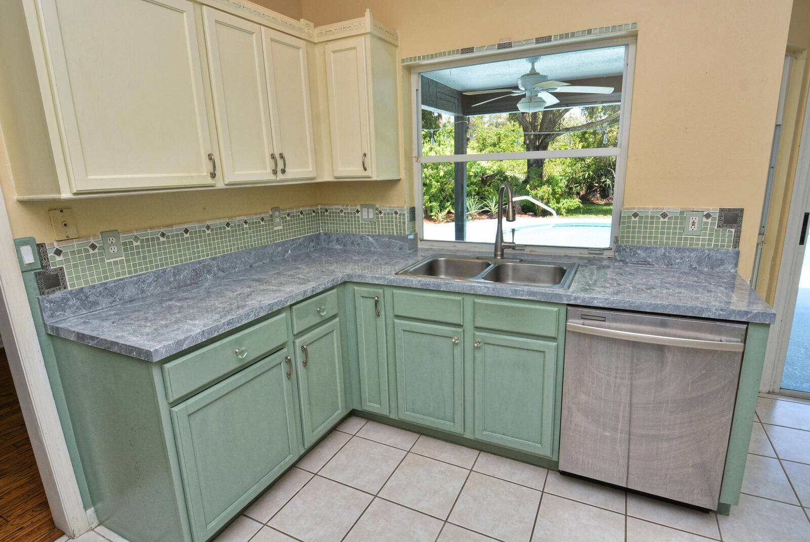 900 Nw Waterlily Place Property Photo 18