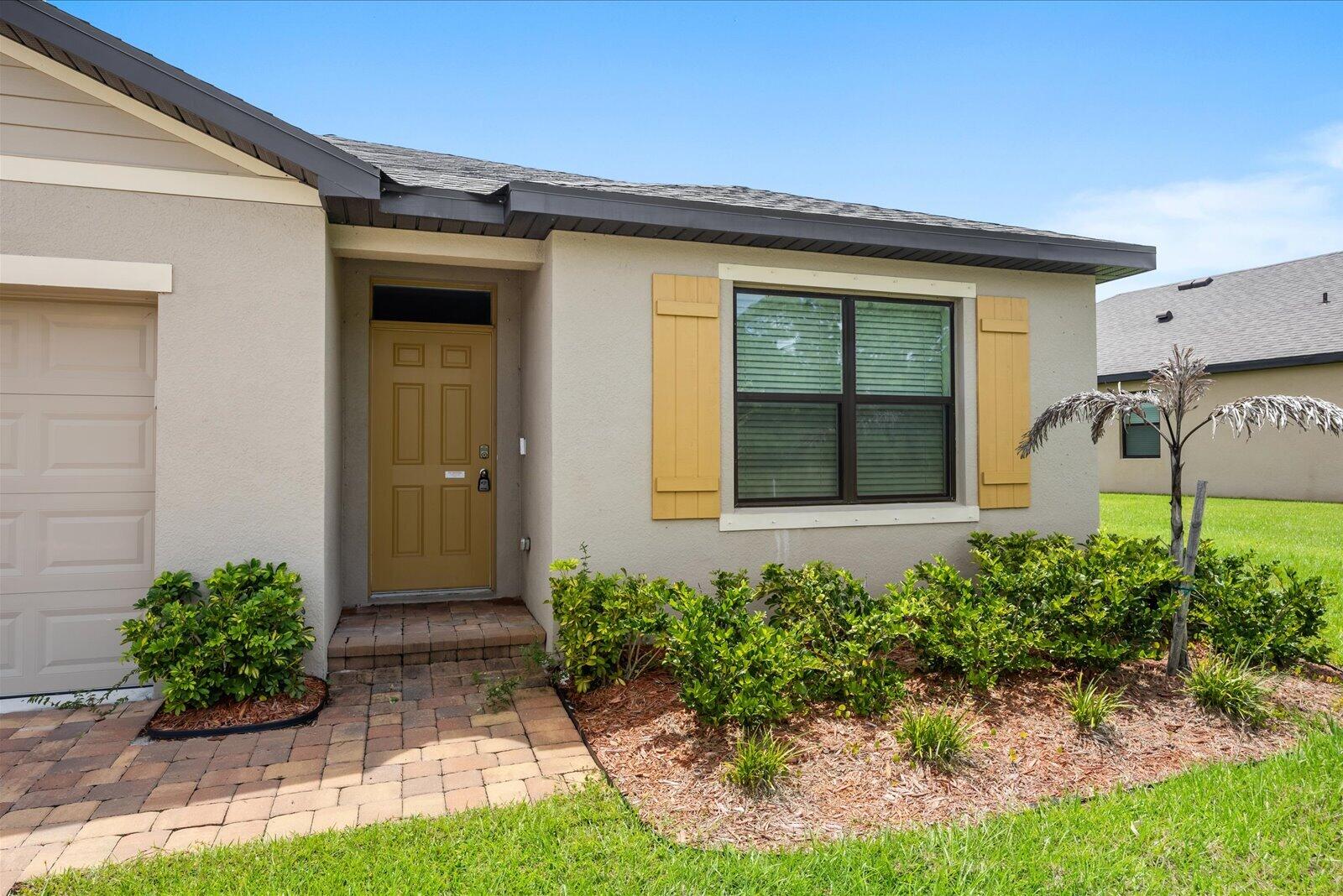 435 Seafoam Circle Property Photo 3