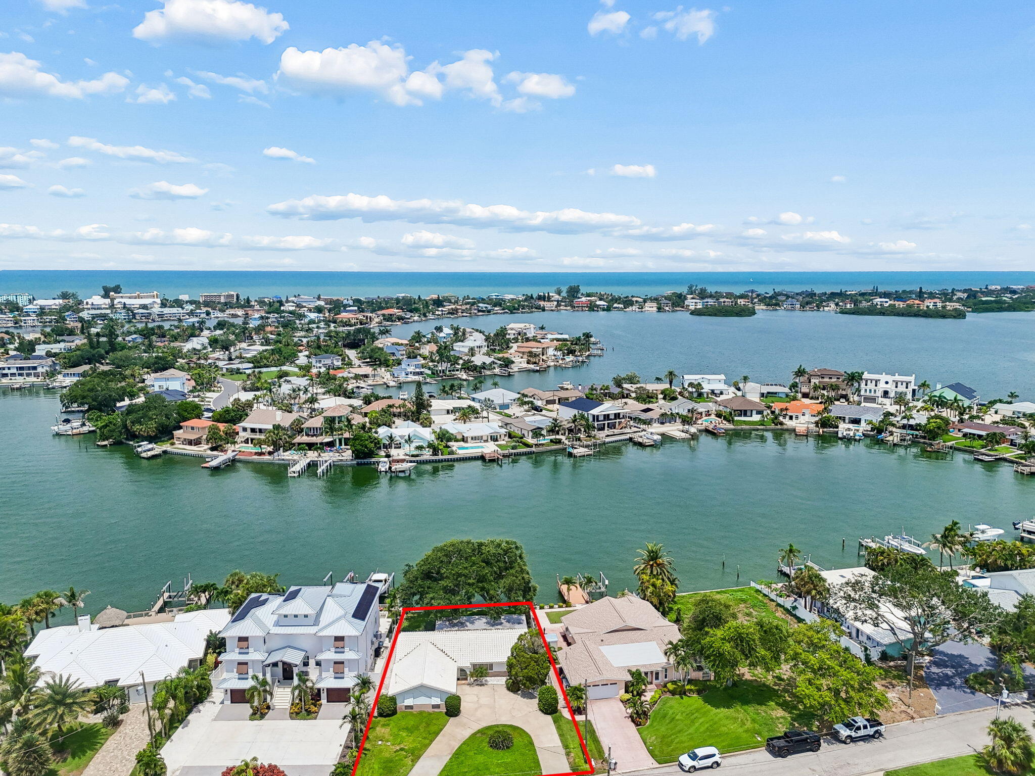 527 Harbor Drive N Property Photo 3