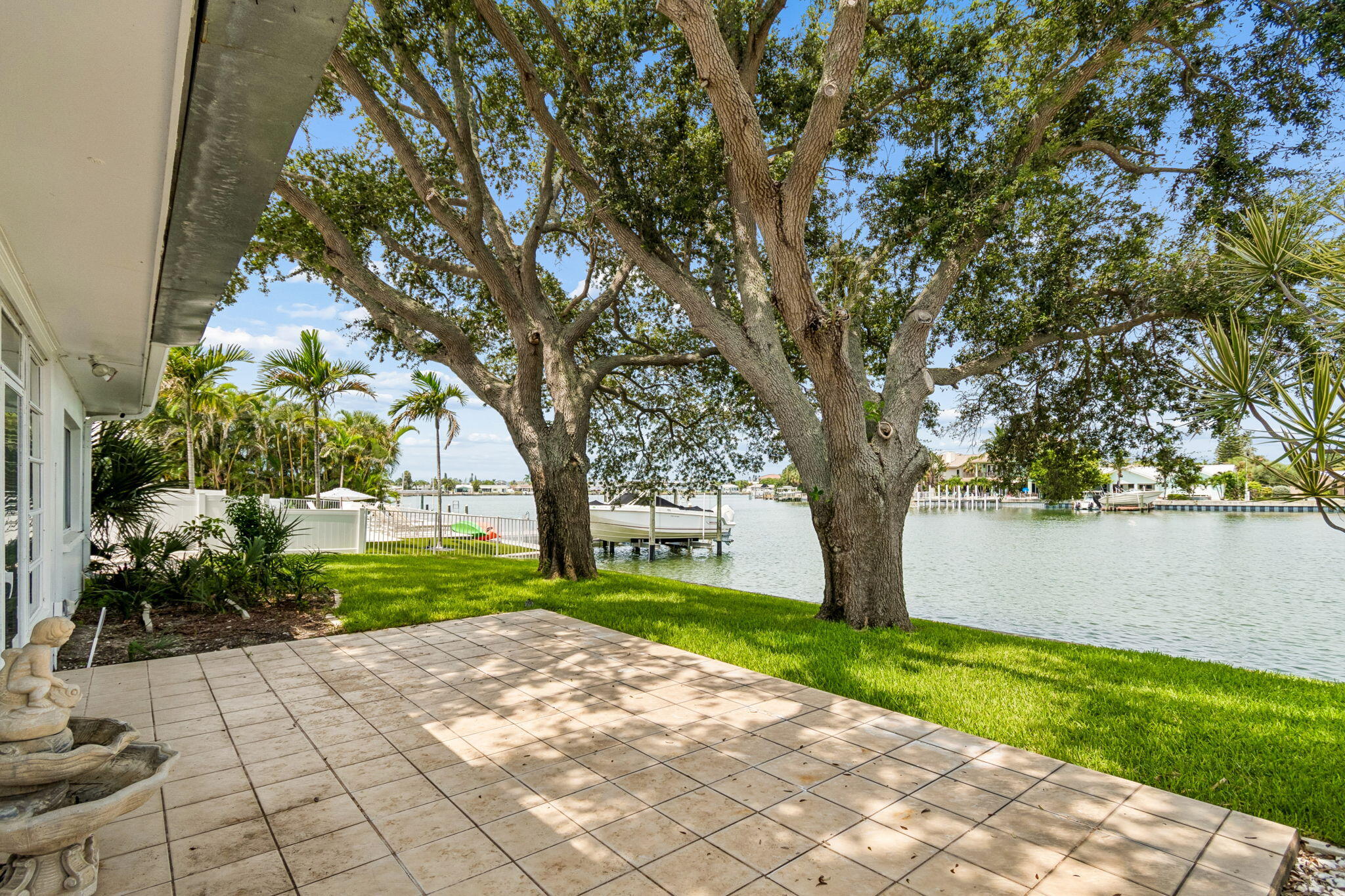 527 Harbor Drive N Property Photo 7