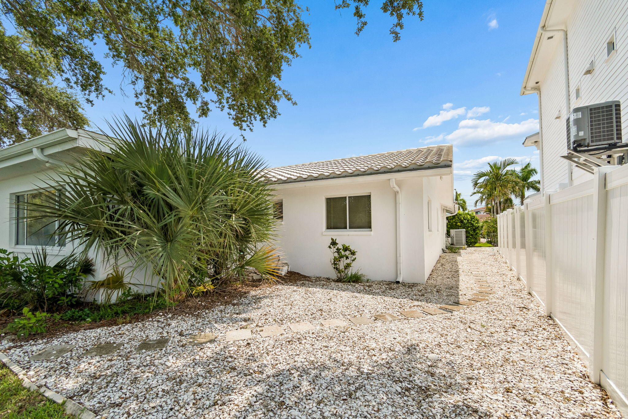 527 Harbor Drive N Property Photo 8