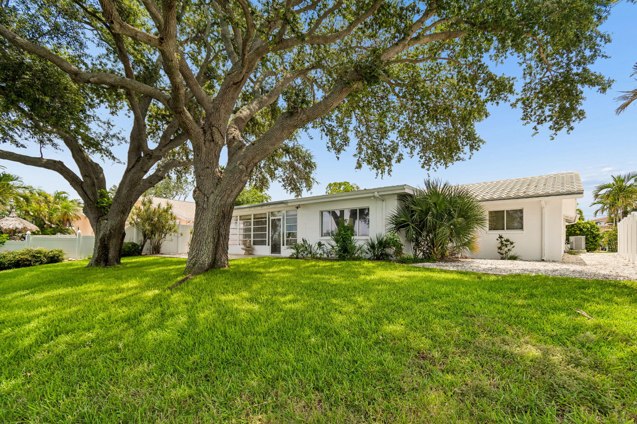 527 Harbor Drive N Property Photo 10