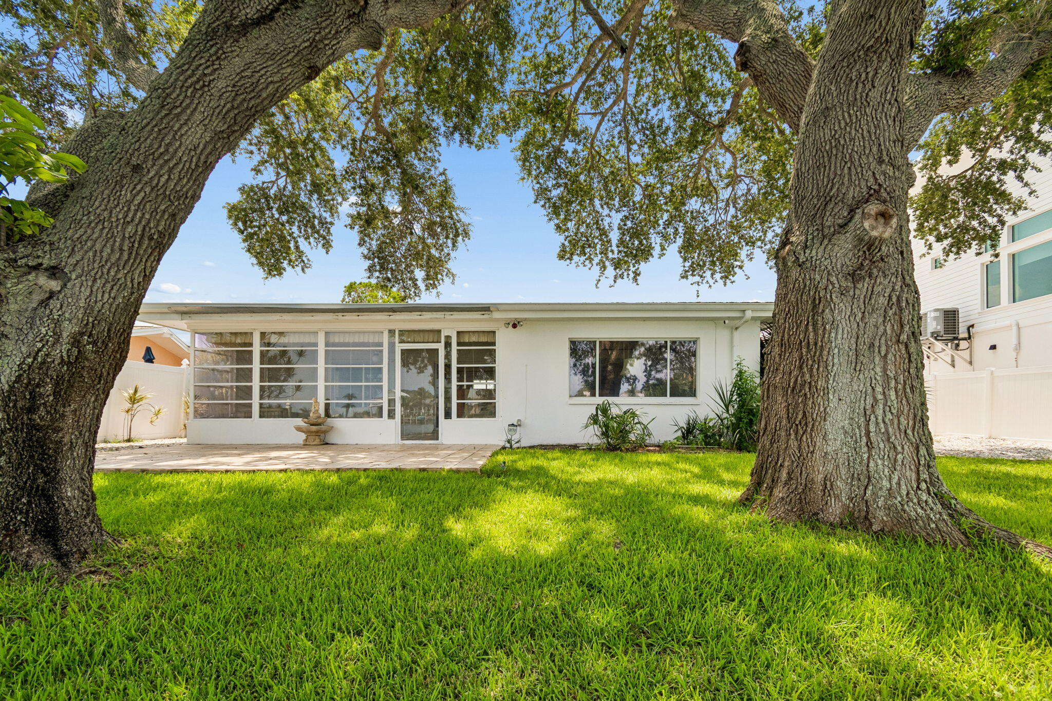 527 Harbor Drive N Property Photo 12