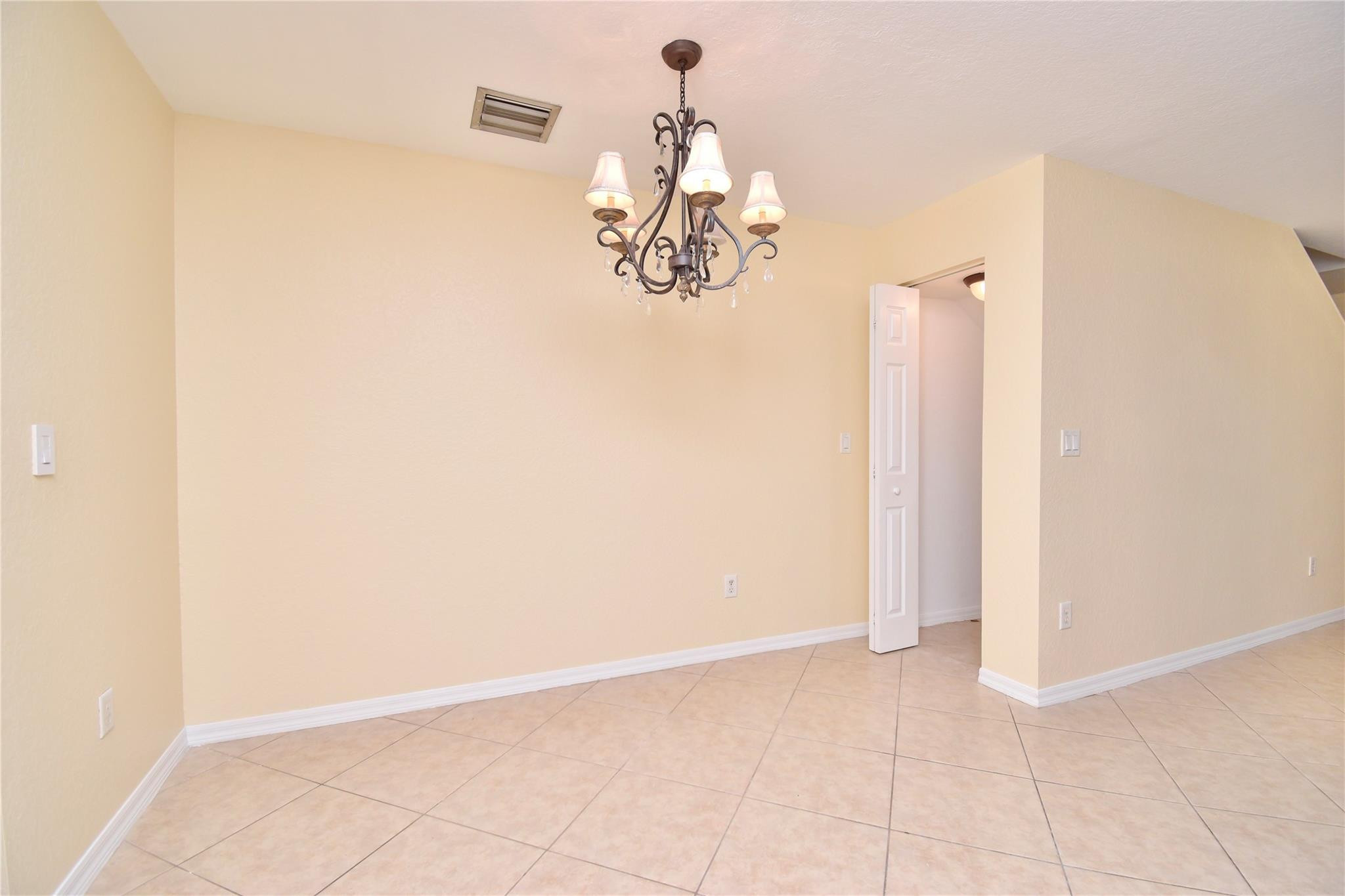 8982 Chambers Street Property Photo 8