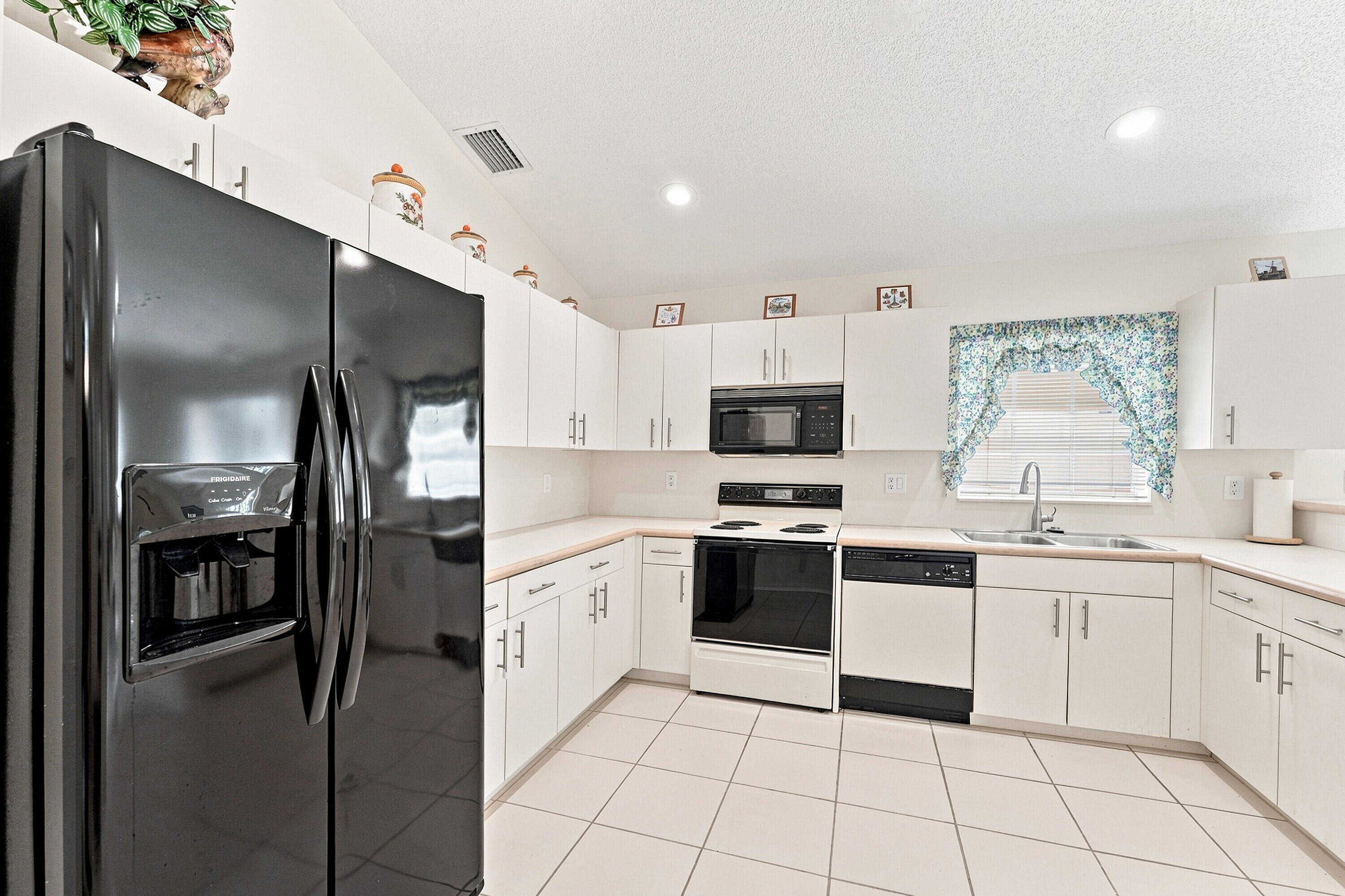 143 Cameron Court Property Photo 6