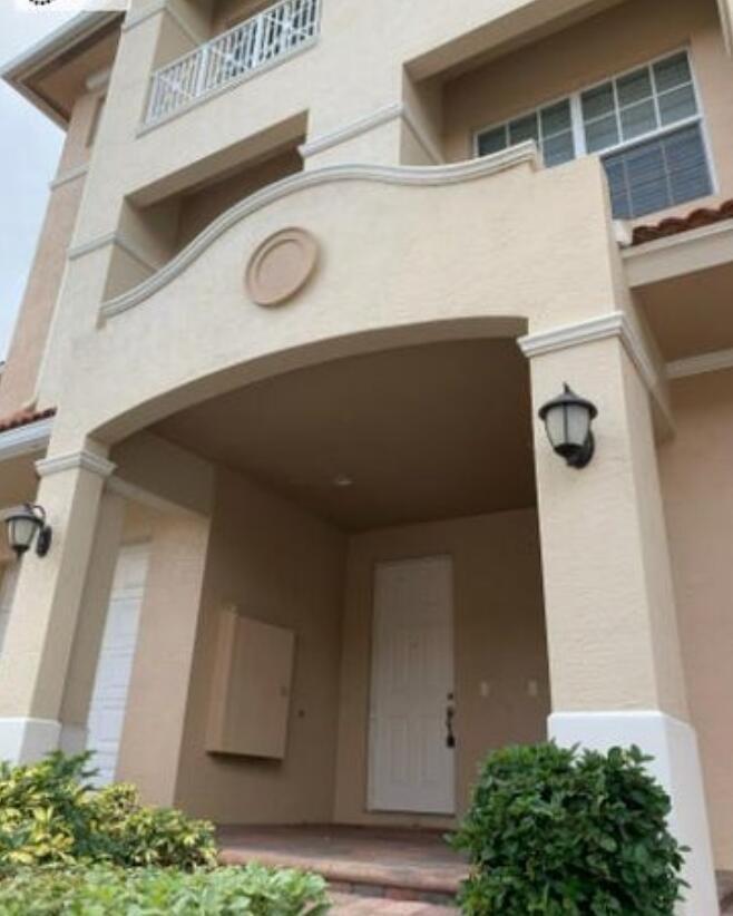 5021 VINE CLIFF Way W Property Photo 1