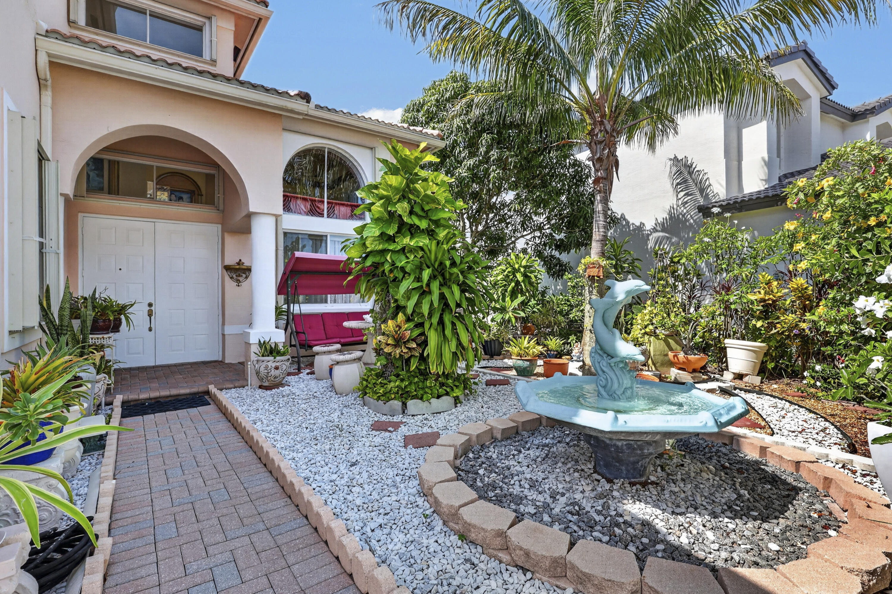120 Isola Circle Property Photo 4