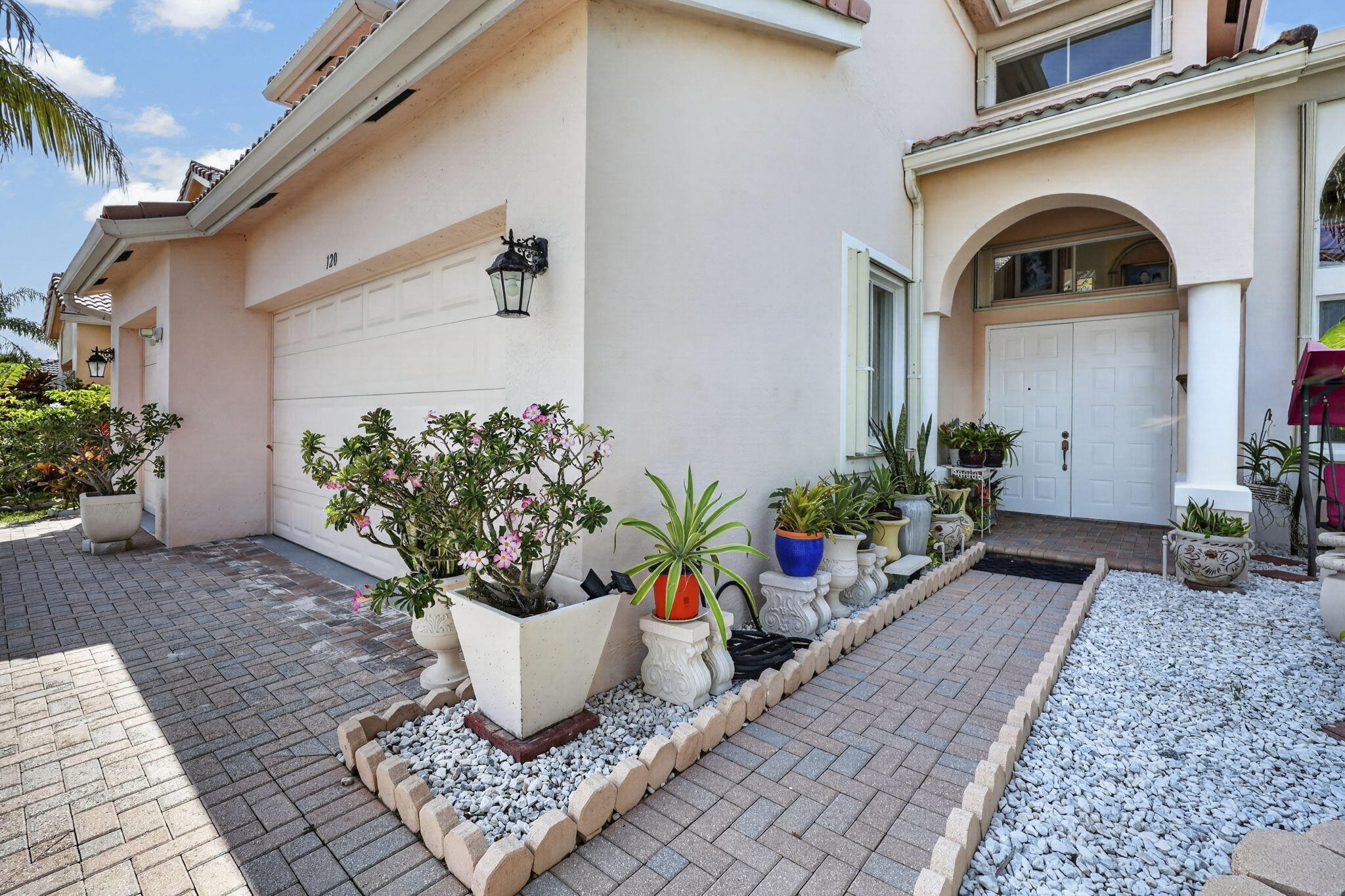 120 Isola Circle Property Photo 7