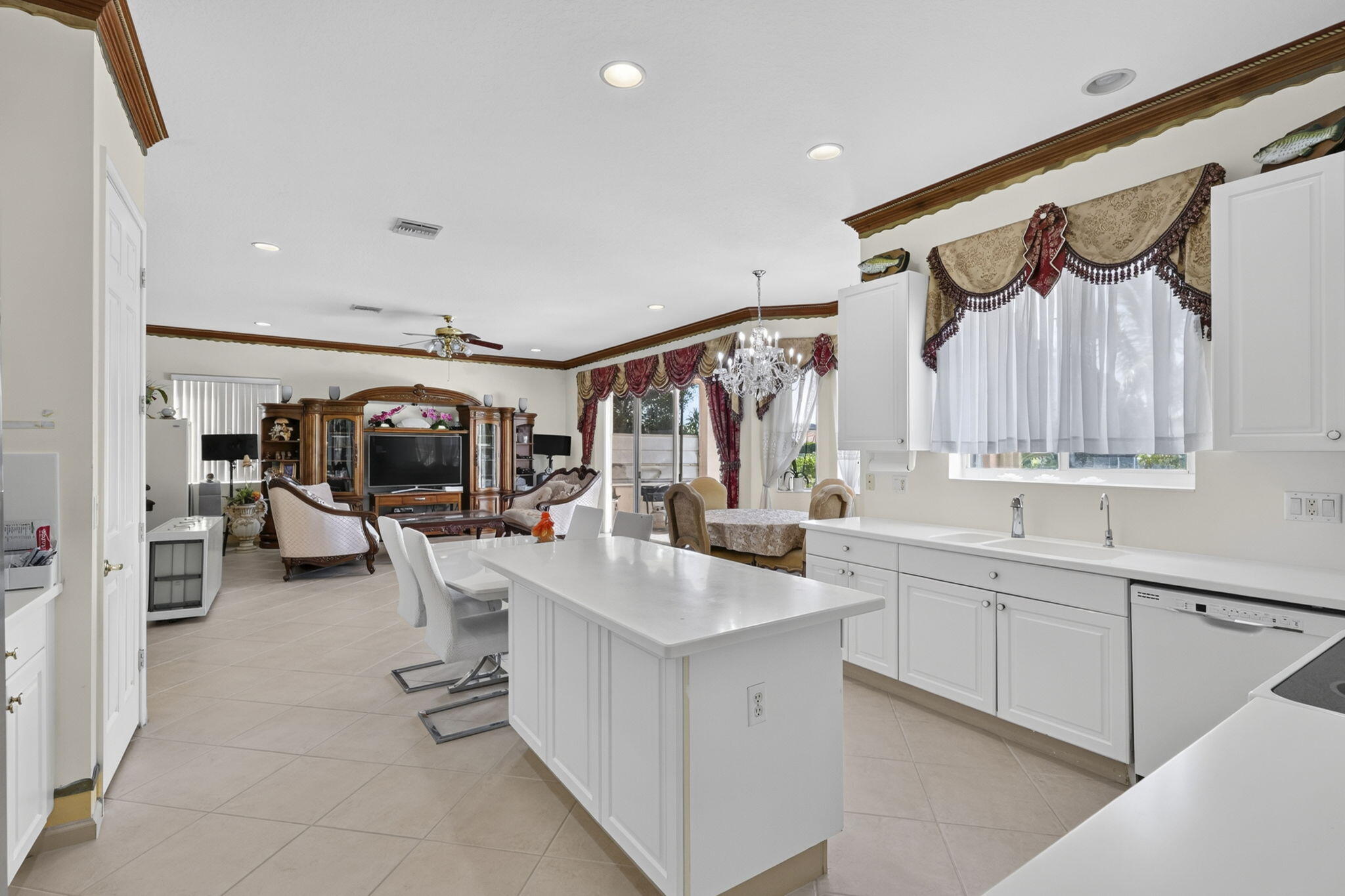 120 Isola Circle Property Photo 28