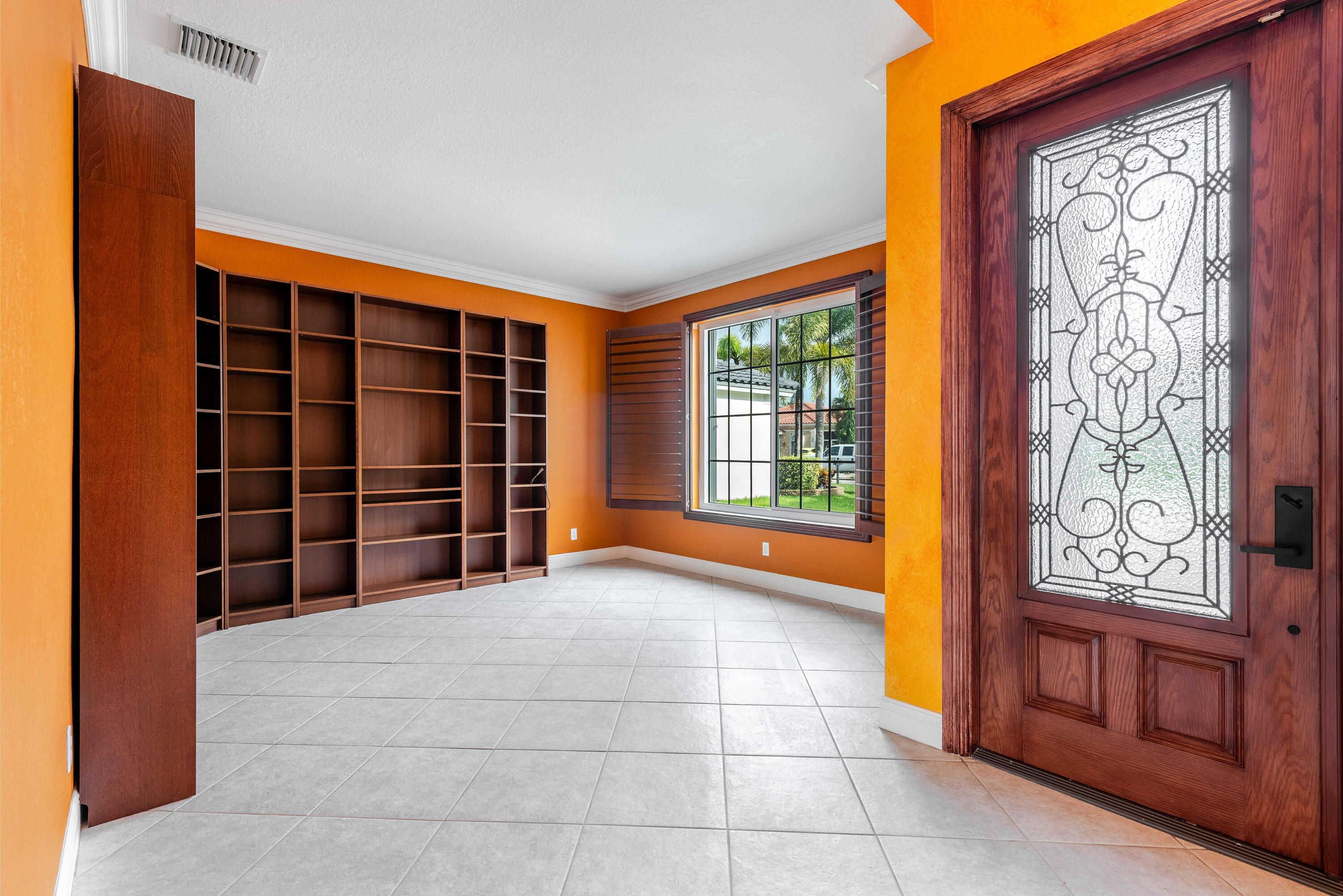 112 Isola Circle Property Photo 2