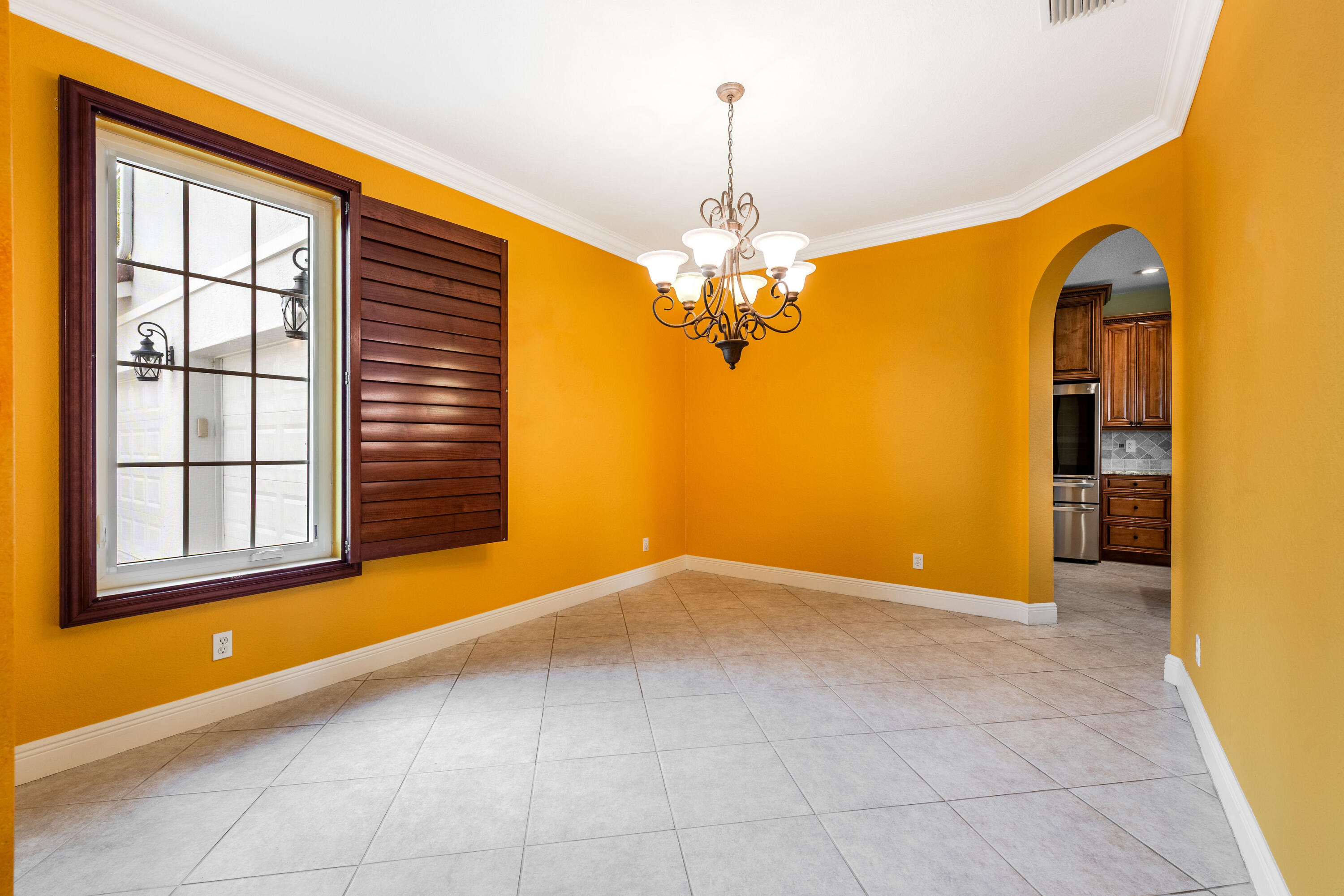 112 Isola Circle Property Photo 6
