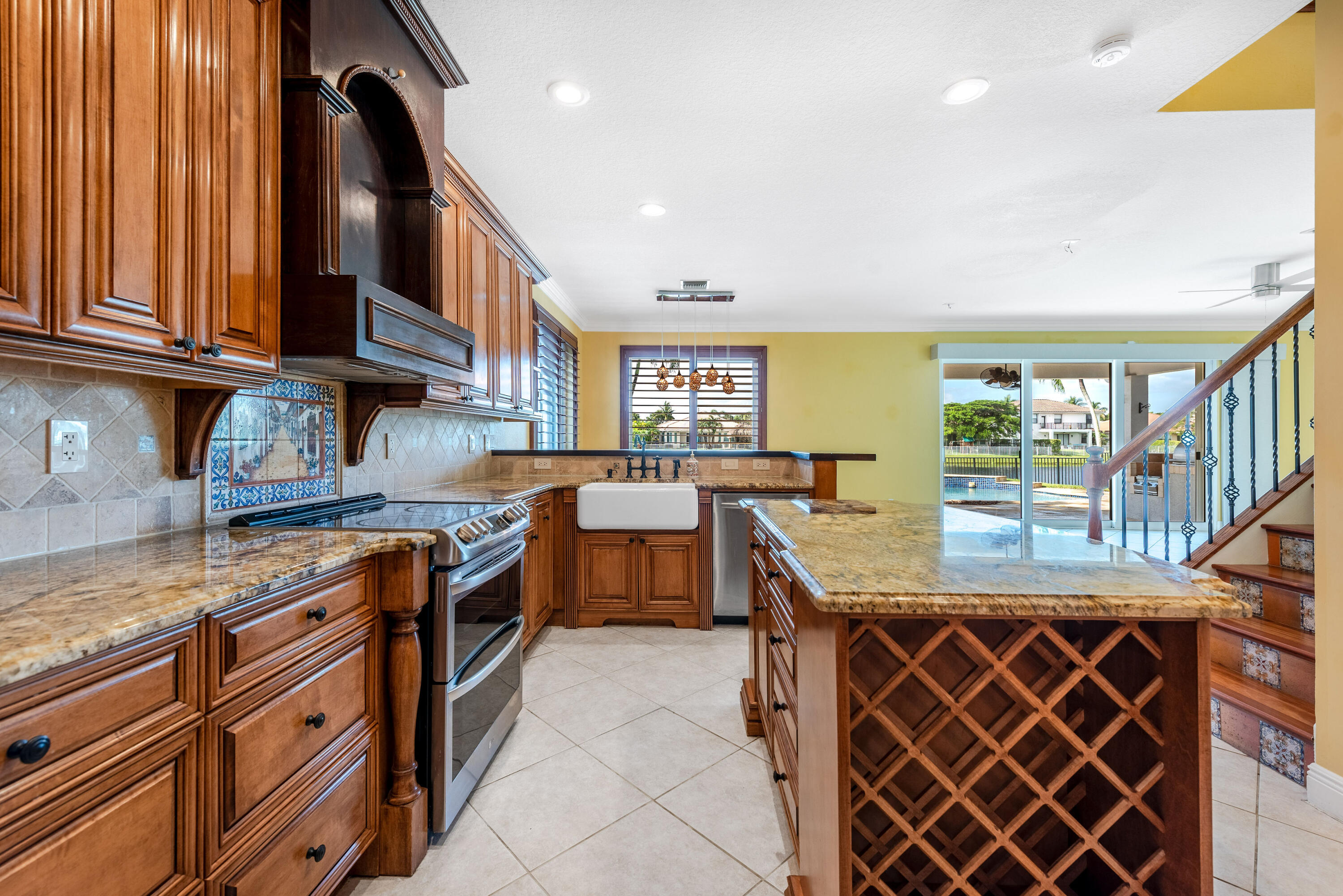 112 Isola Circle Property Photo 8