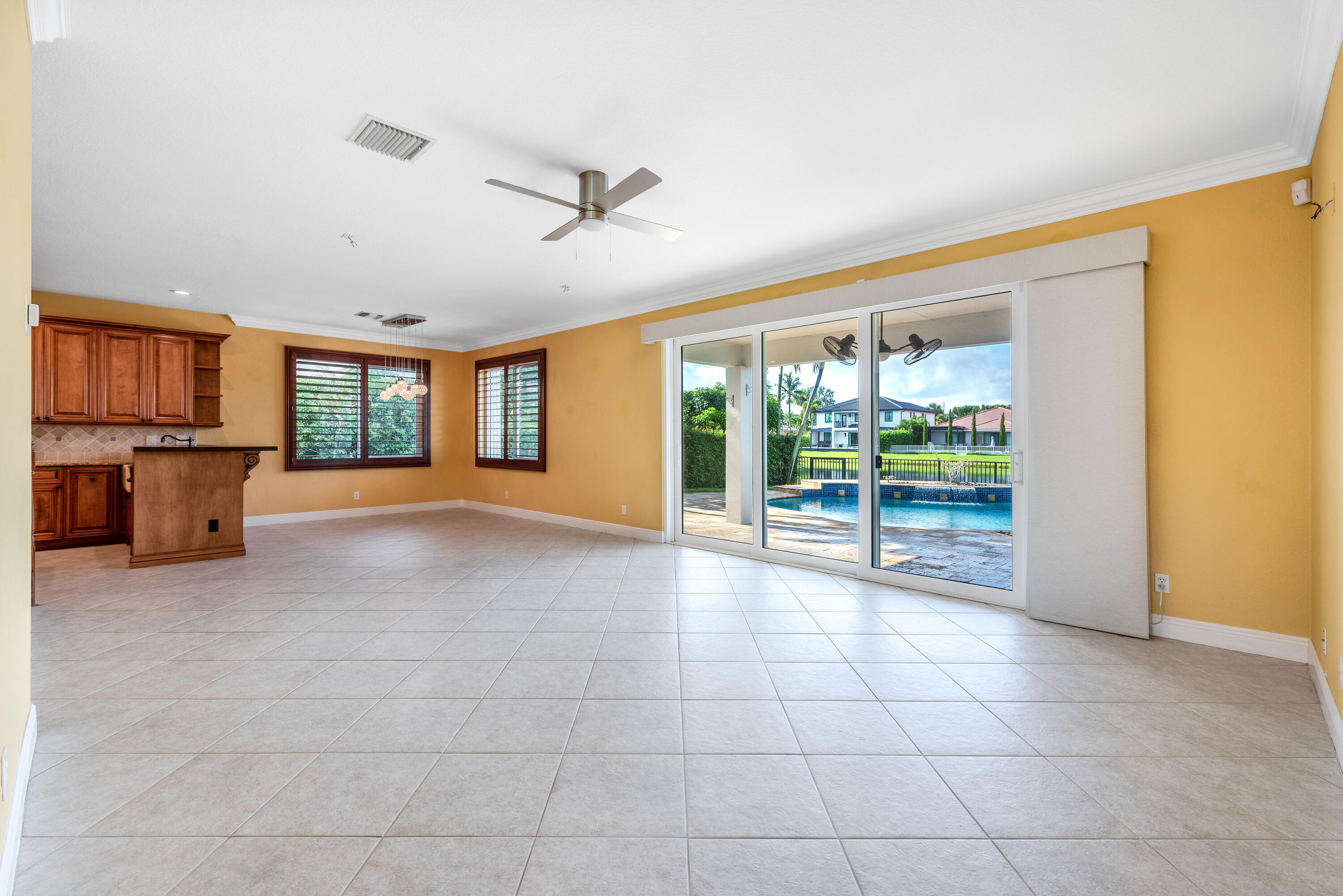 112 Isola Circle Property Photo 11
