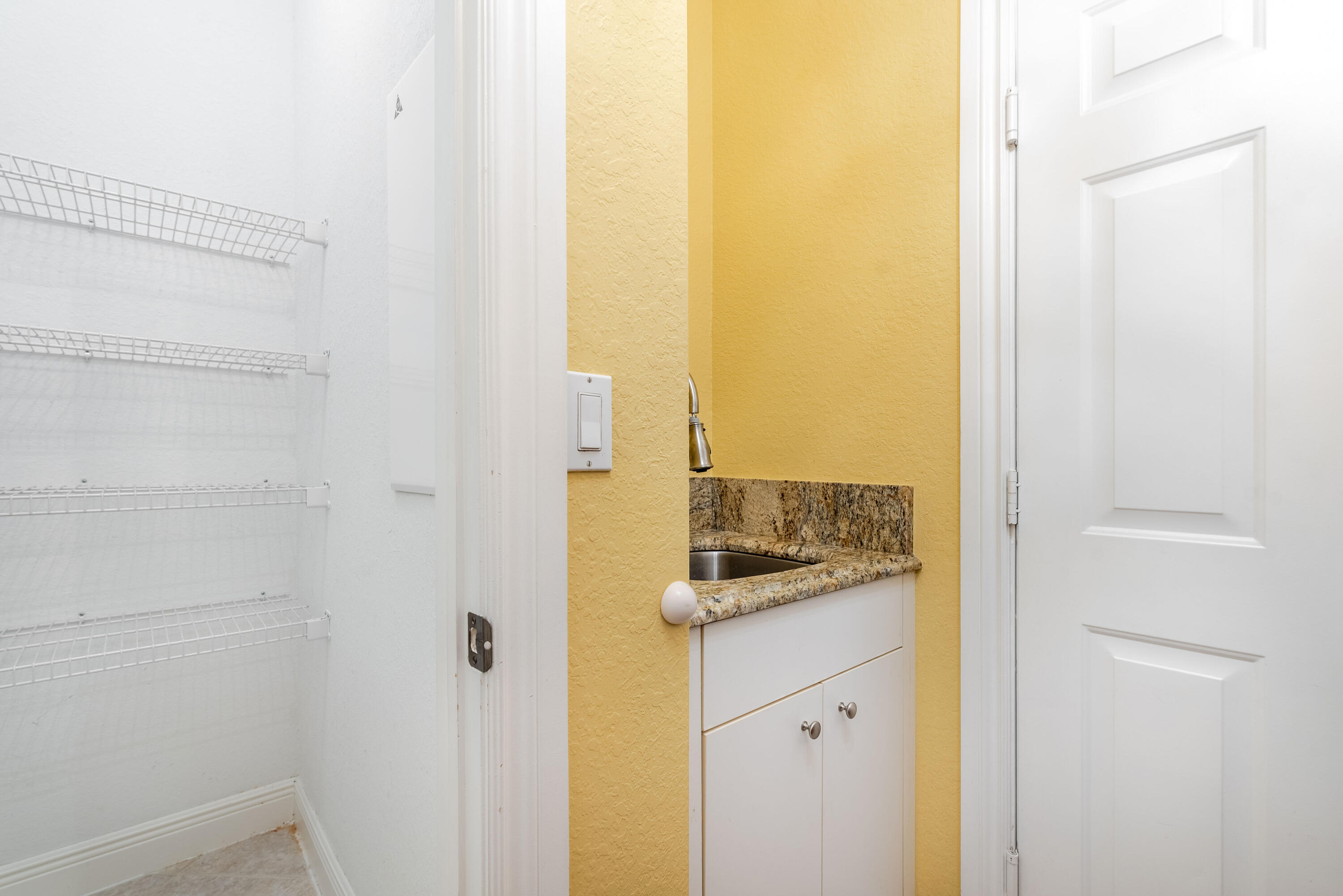 112 Isola Circle Property Photo 13