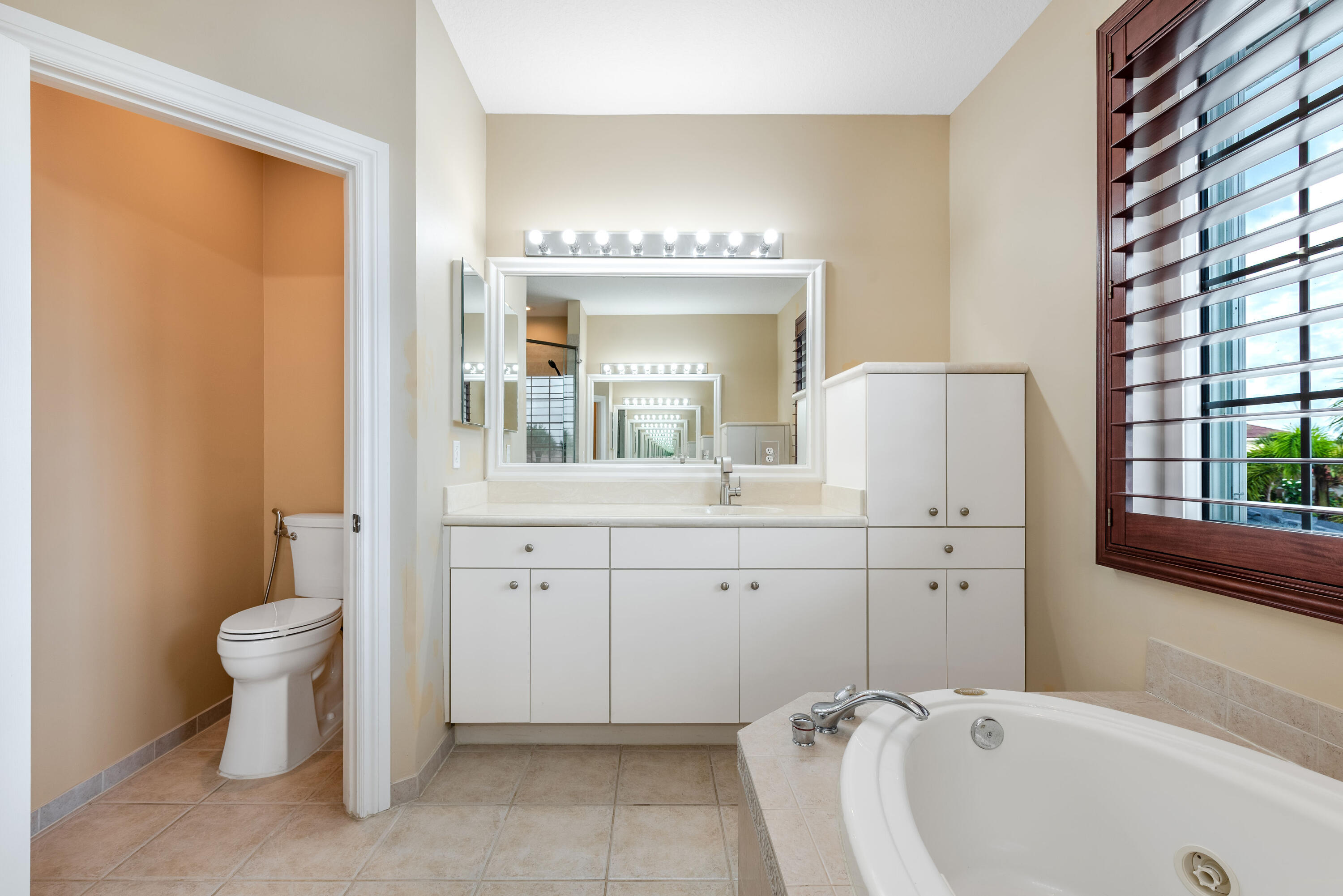 112 Isola Circle Property Photo 25