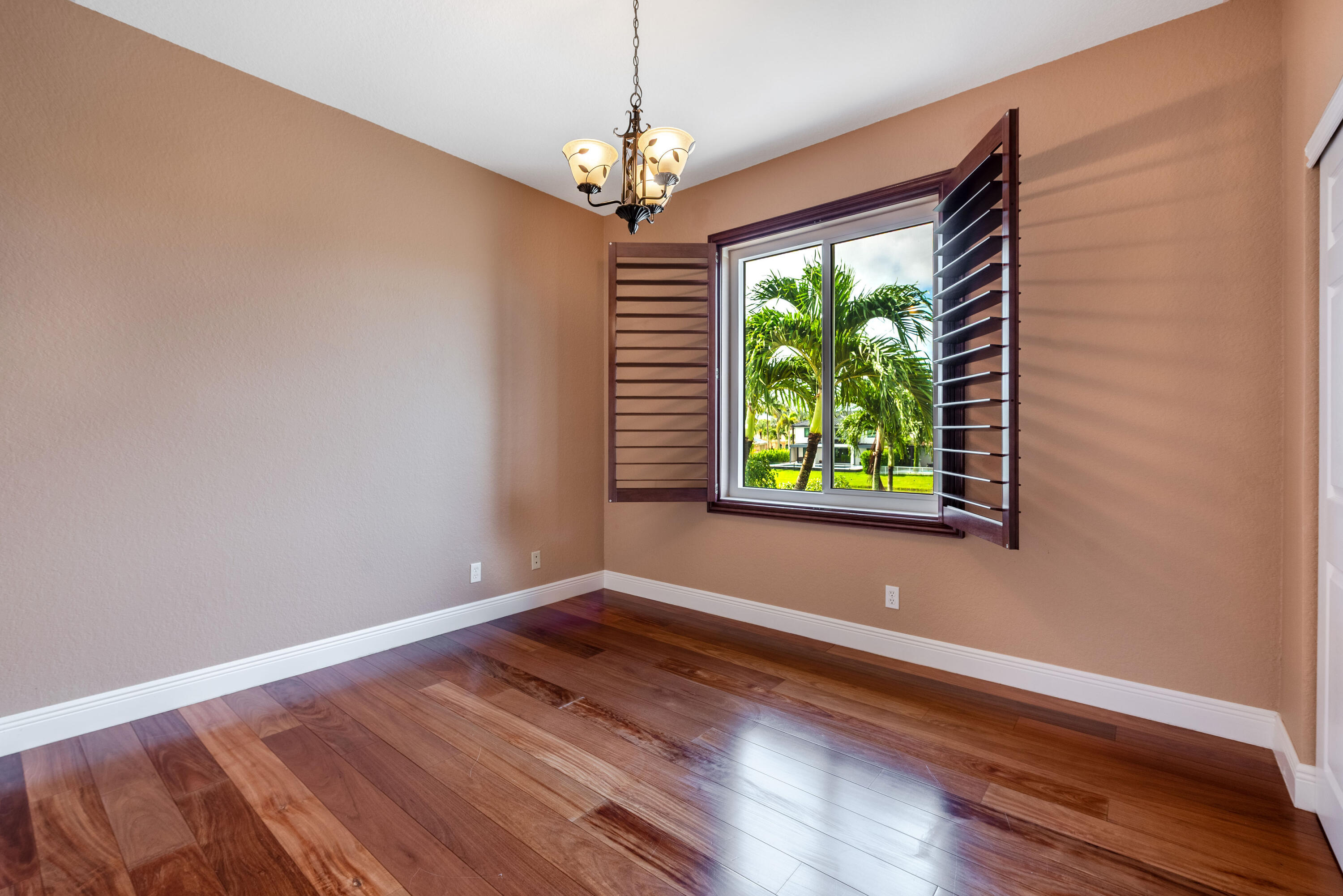 112 Isola Circle Property Photo 28
