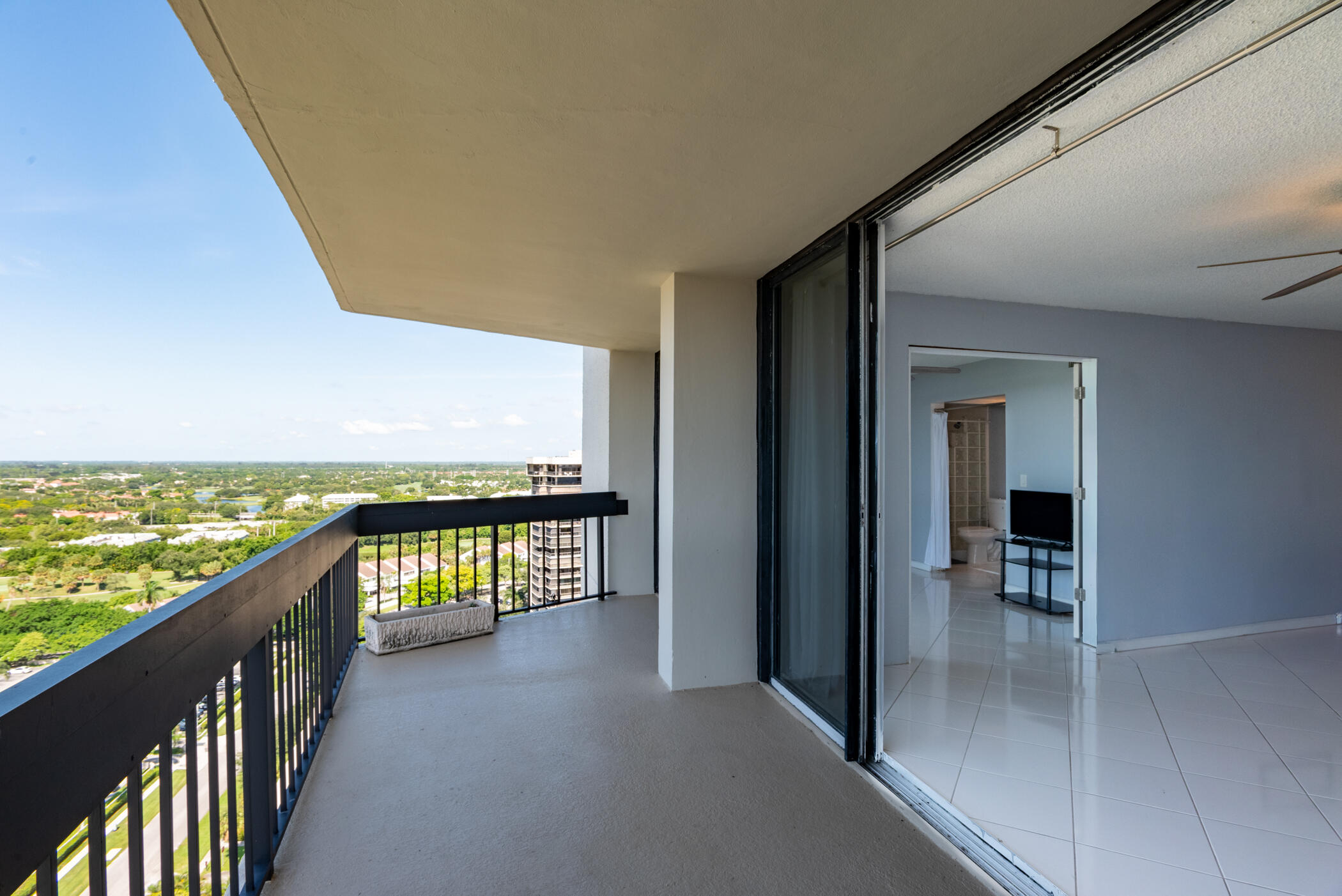 2400 Presidential Way Ph6 Property Photo 11