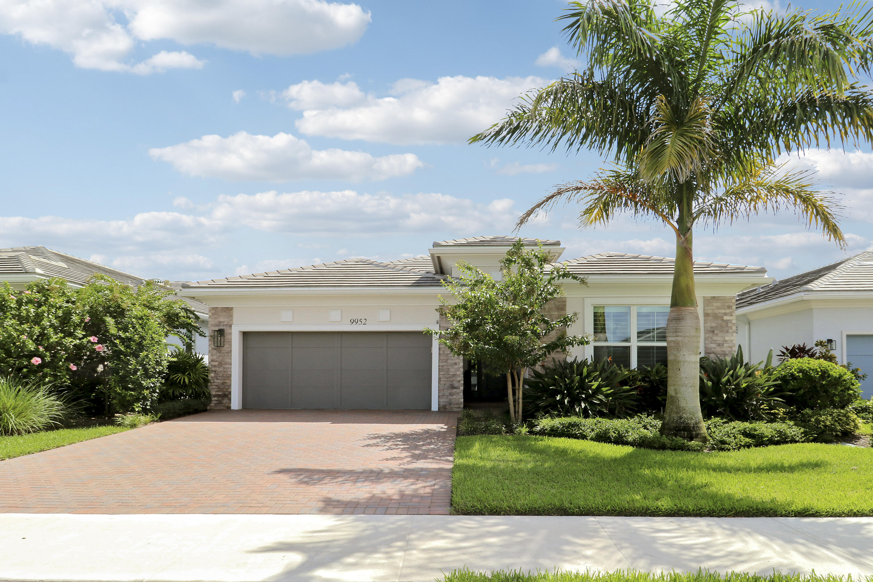 9952 Regency Way Property Photo 1