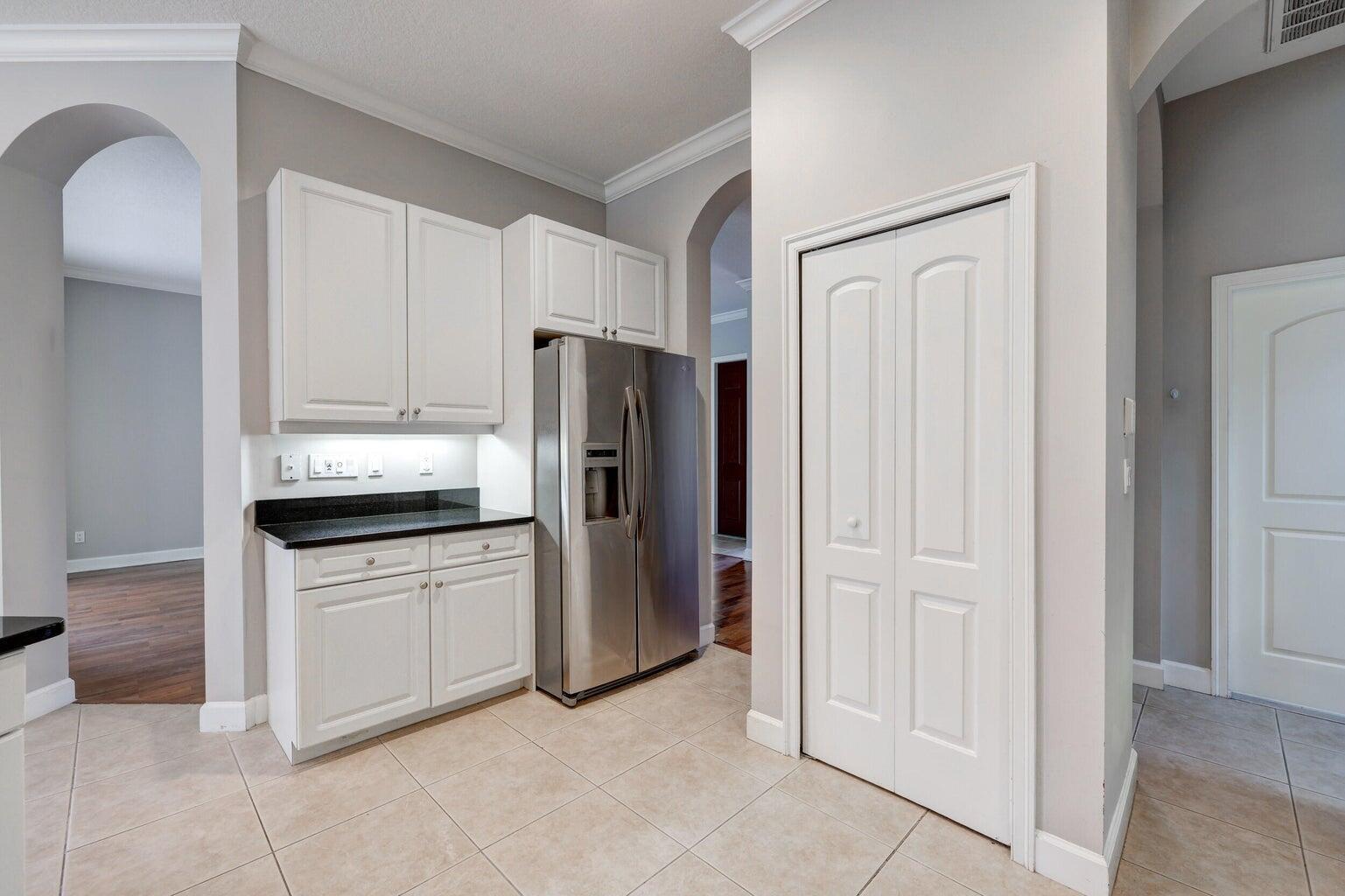 833 Sw Vineland Court Property Photo 12