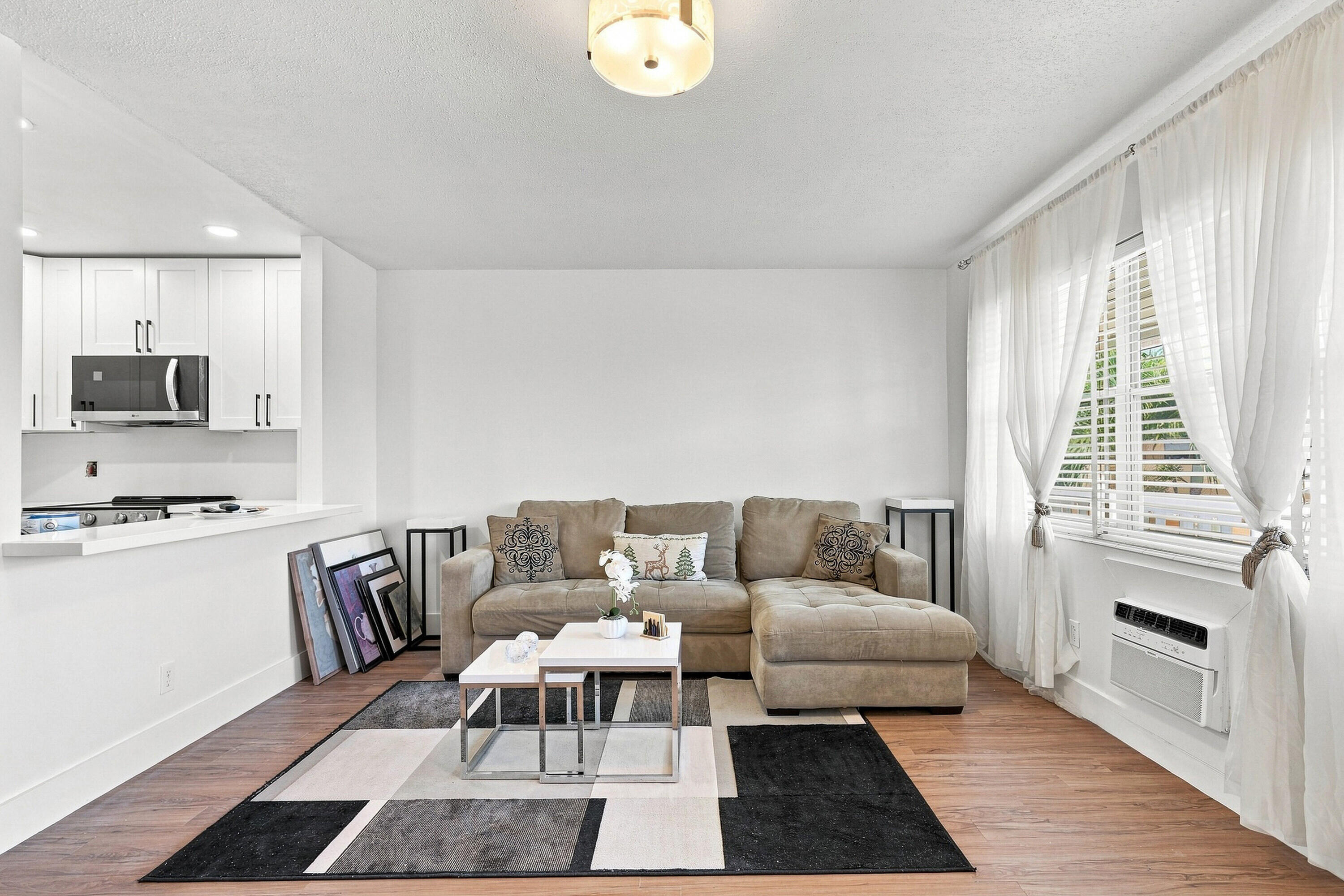 143 Cambridge F Property Photo 4