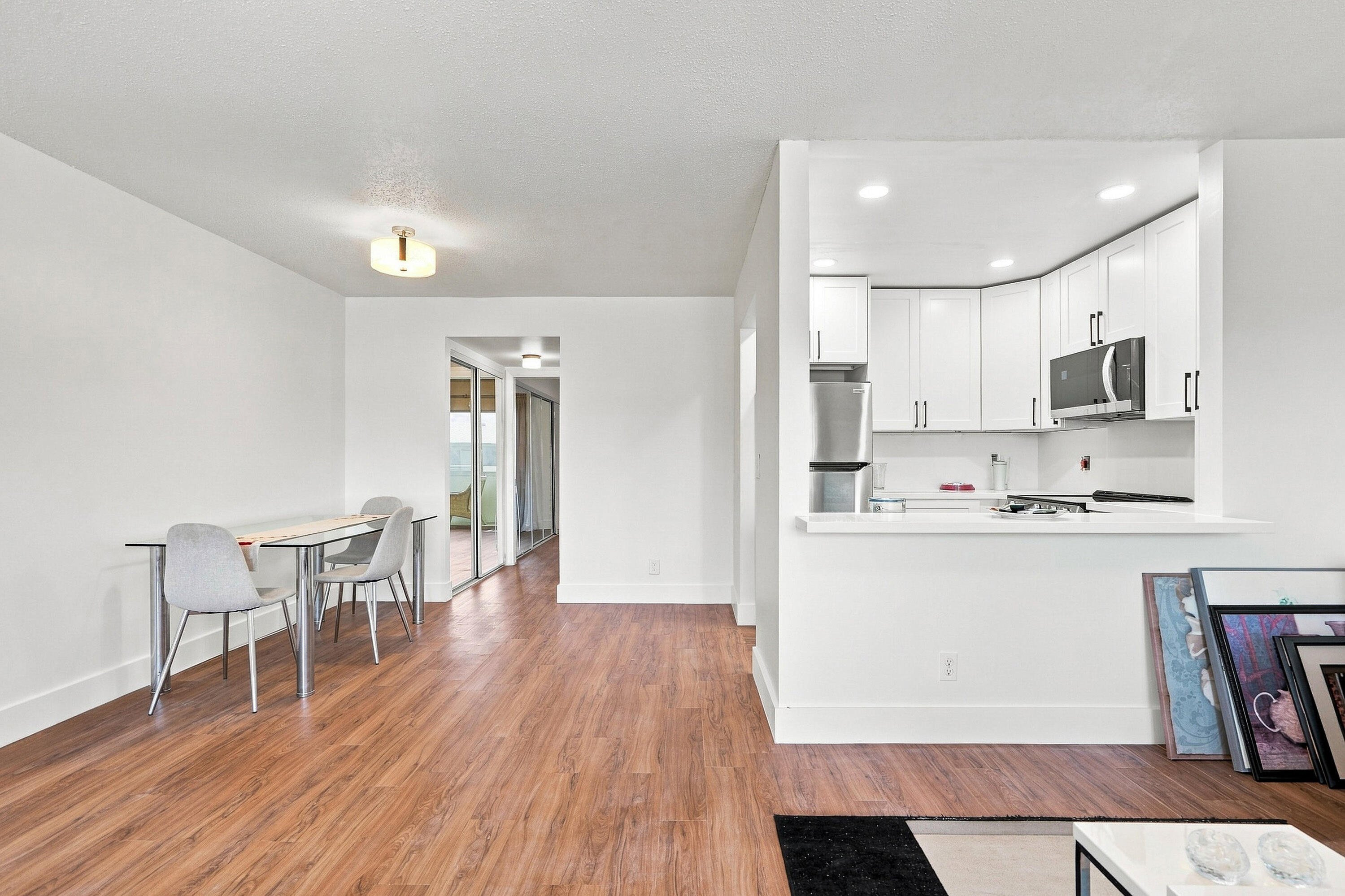 143 Cambridge F Property Photo 6