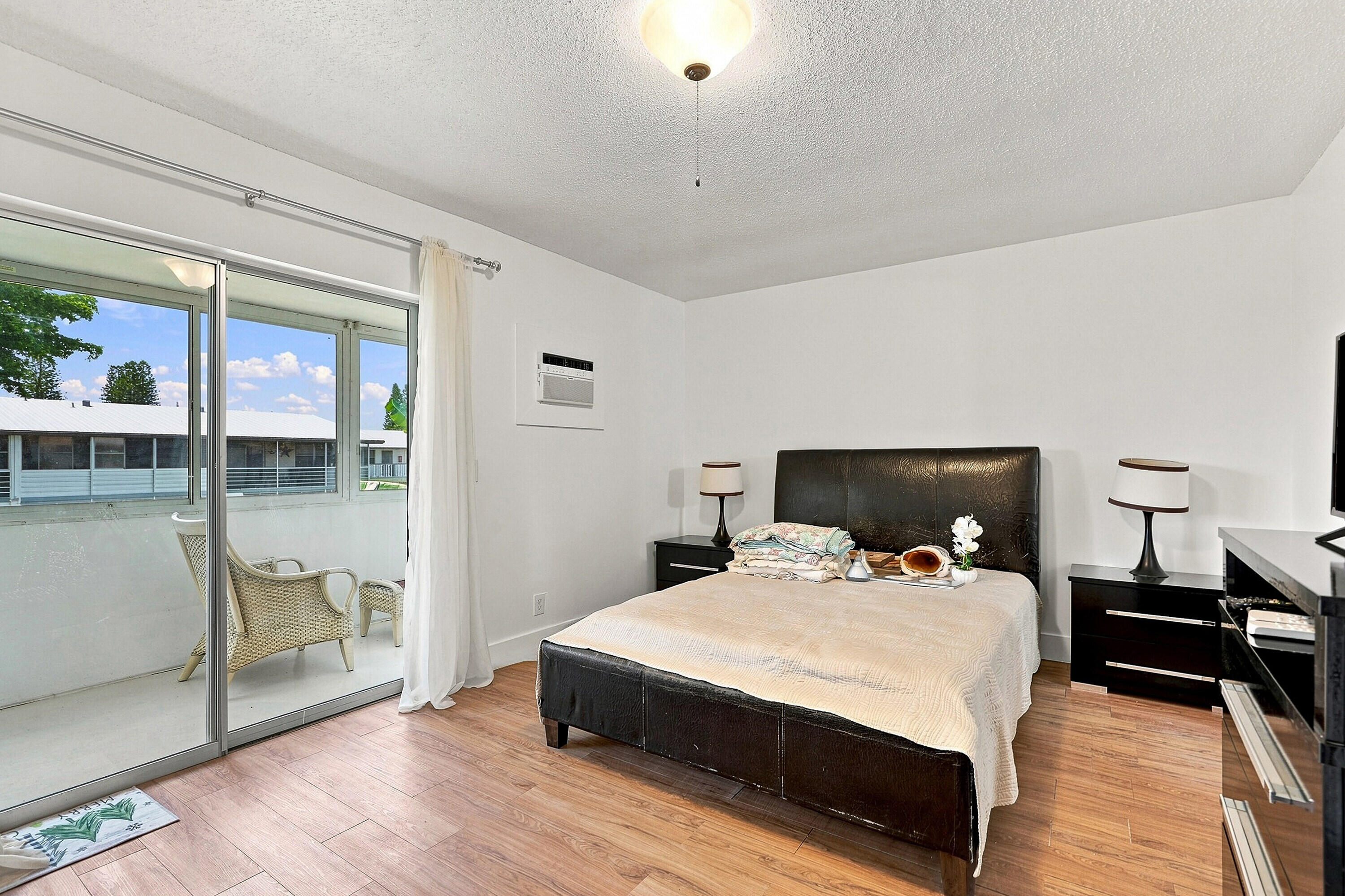 143 Cambridge F Property Photo 10