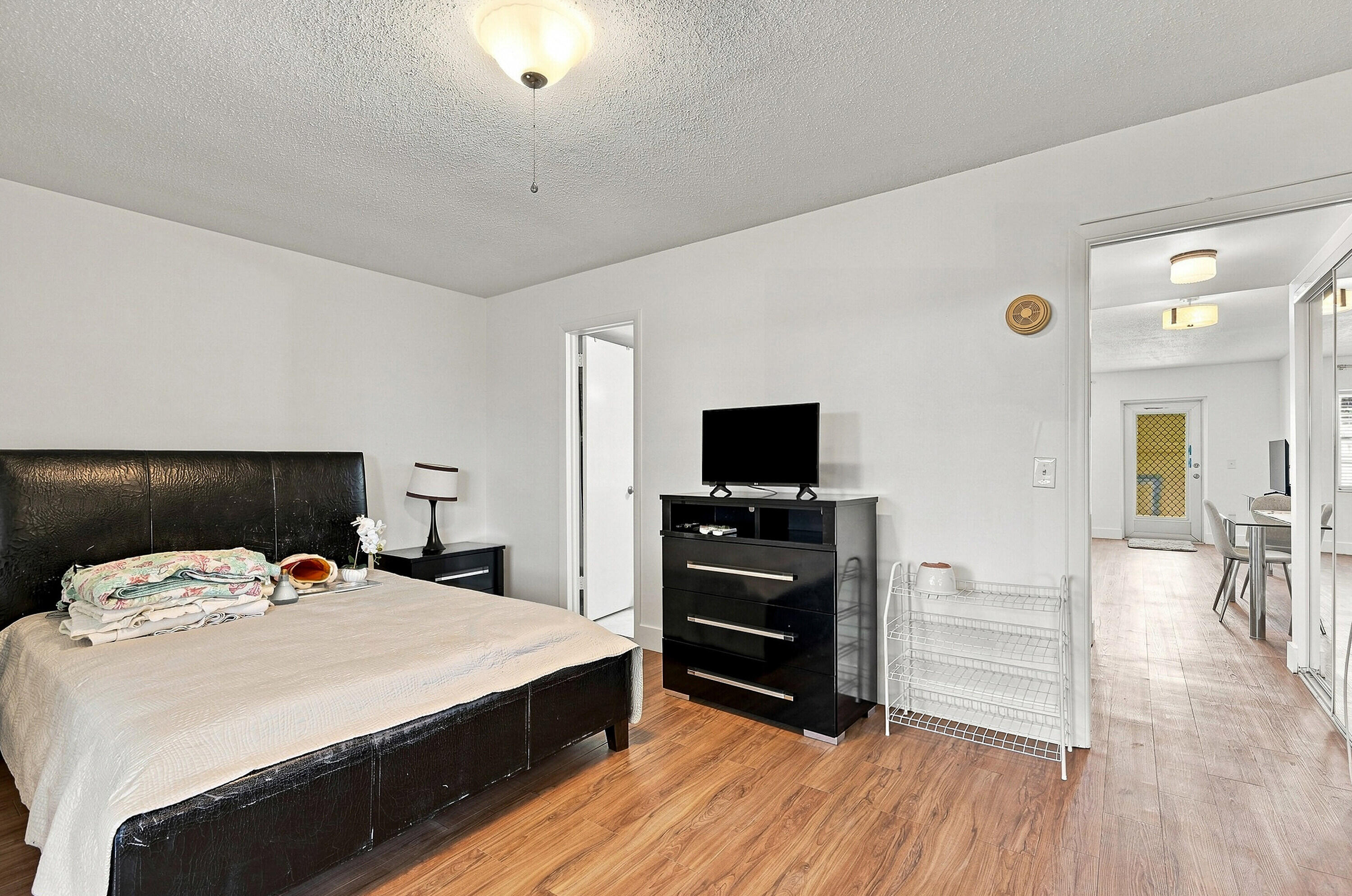 143 Cambridge F Property Photo 11