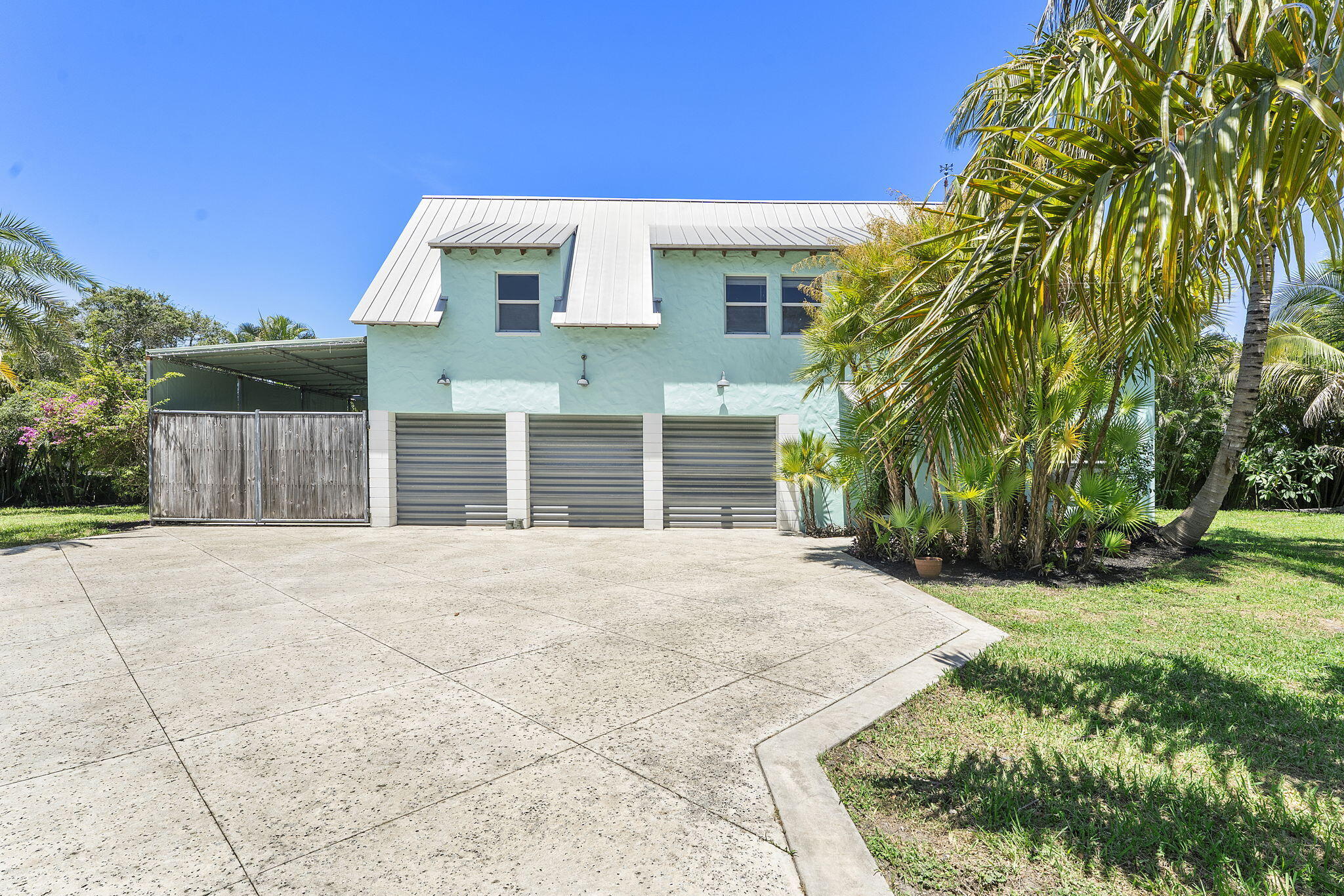 7044 Thompson Road Property Photo 1