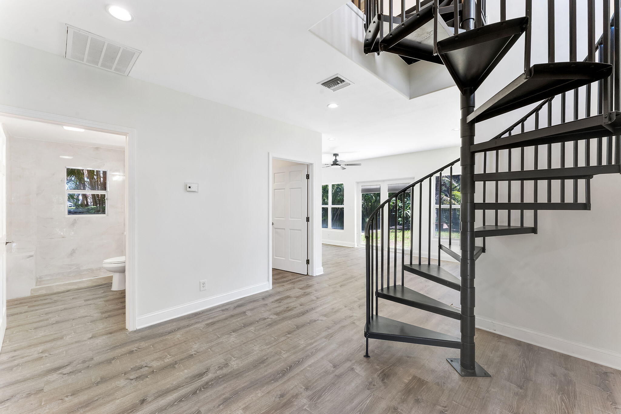 7044 Thompson Road Property Photo 4
