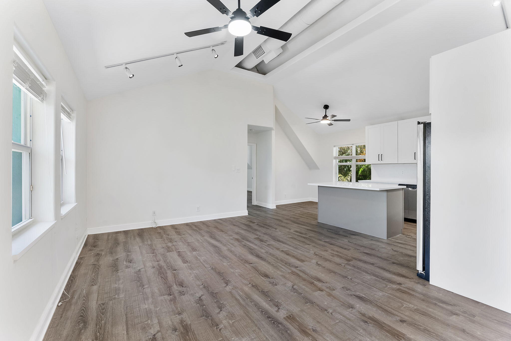 7044 Thompson Road Property Photo 14