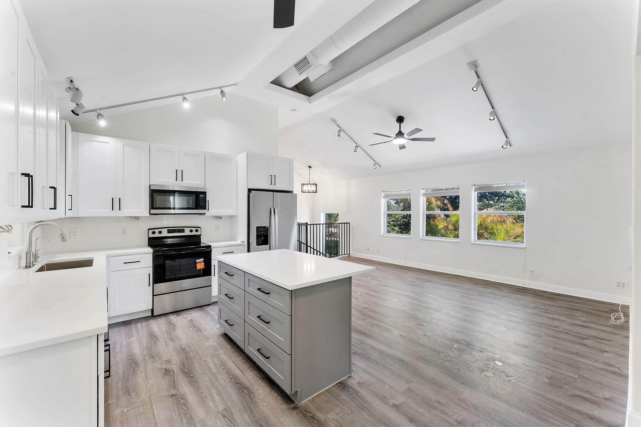 7044 Thompson Road Property Photo 19