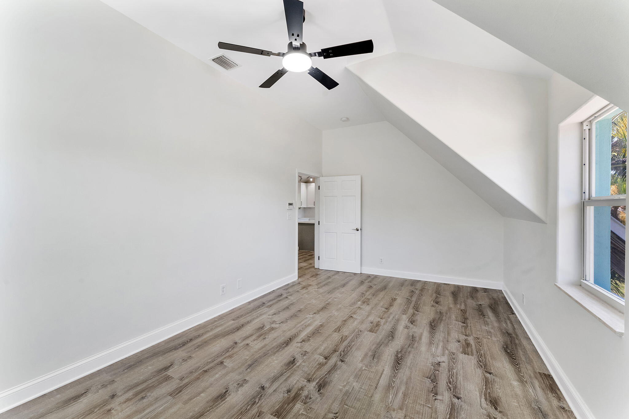 7044 Thompson Road Property Photo 22