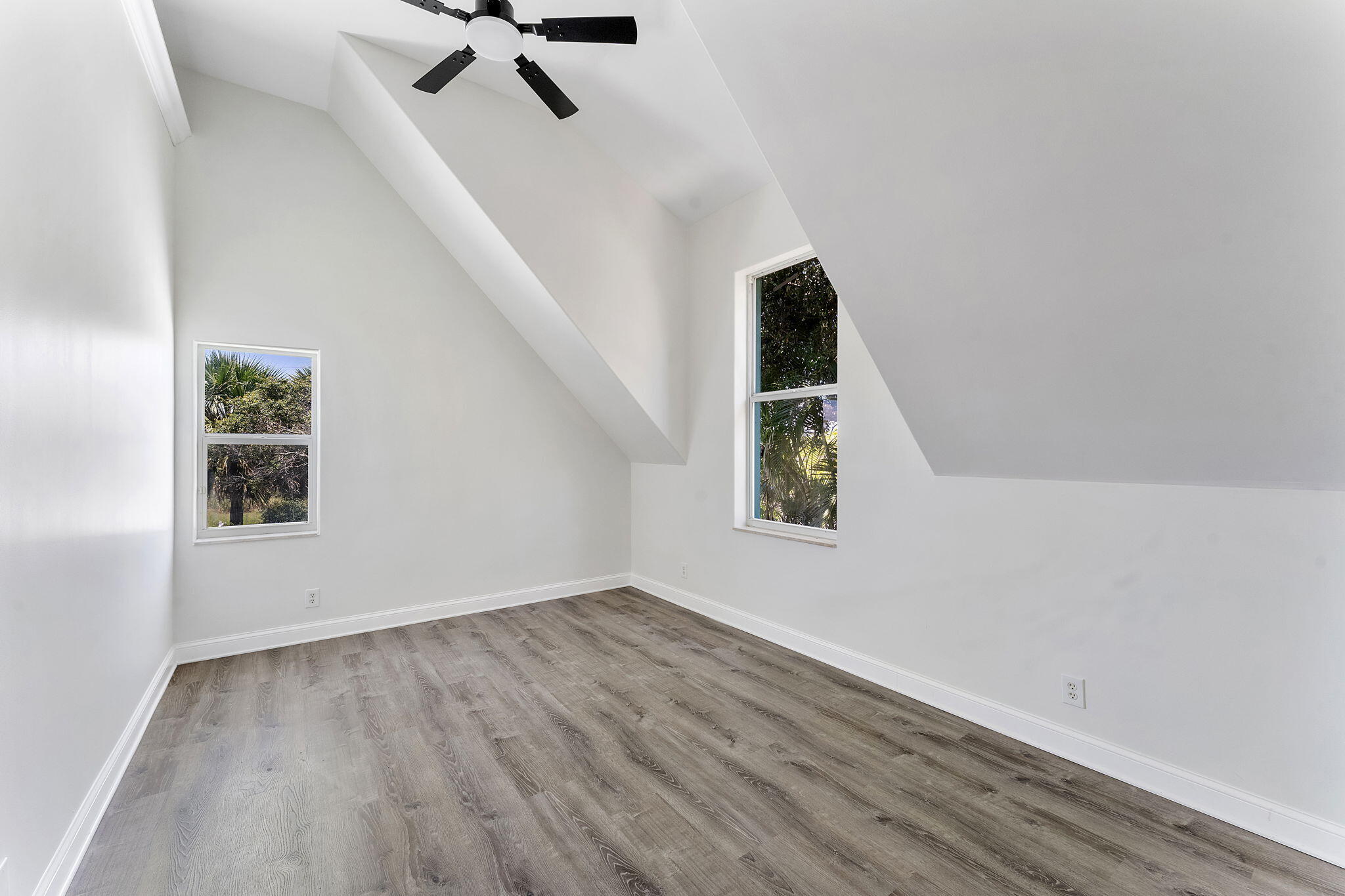7044 Thompson Road Property Photo 23