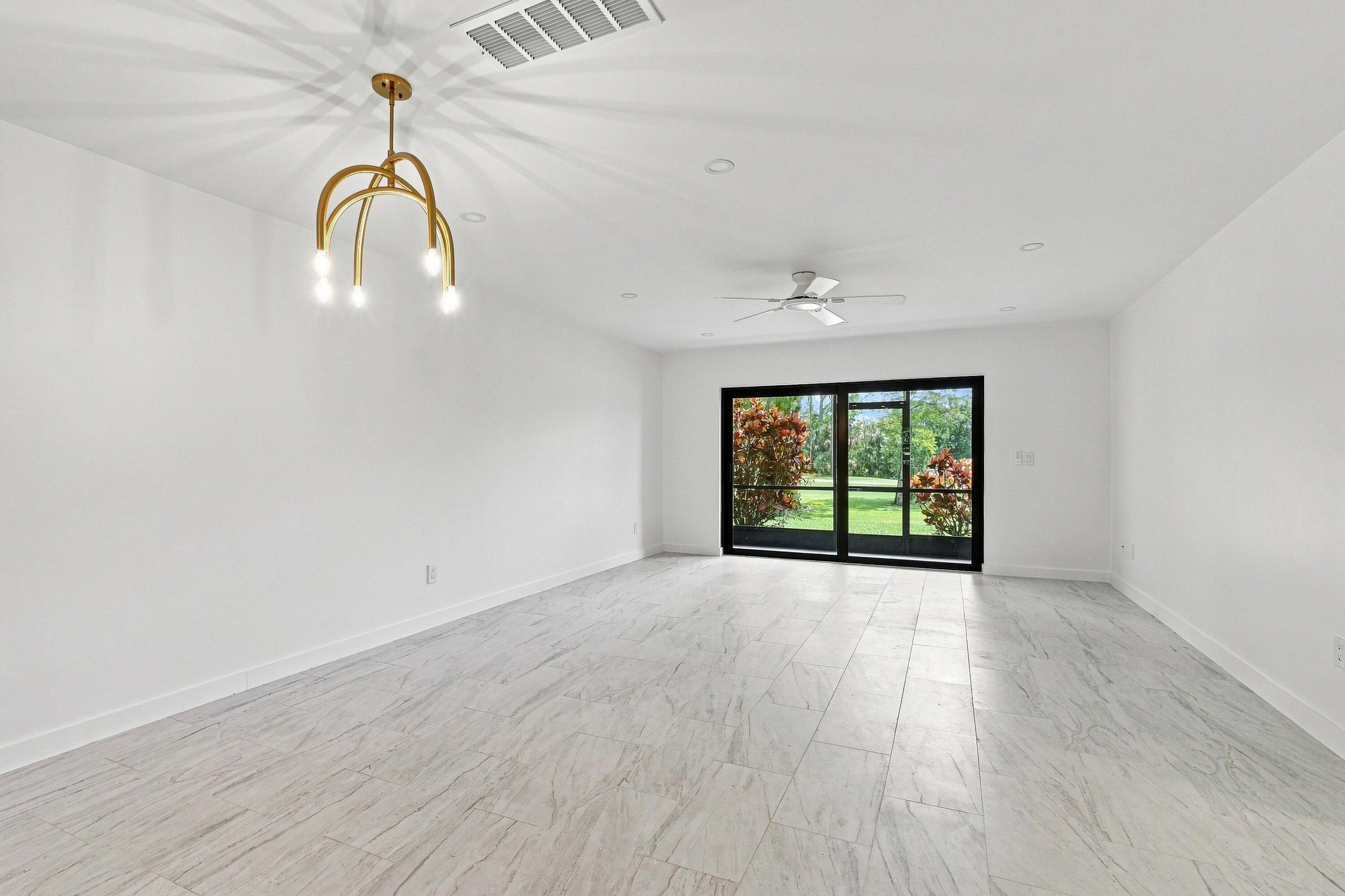 21578 Juego Circle 26c Property Photo 12