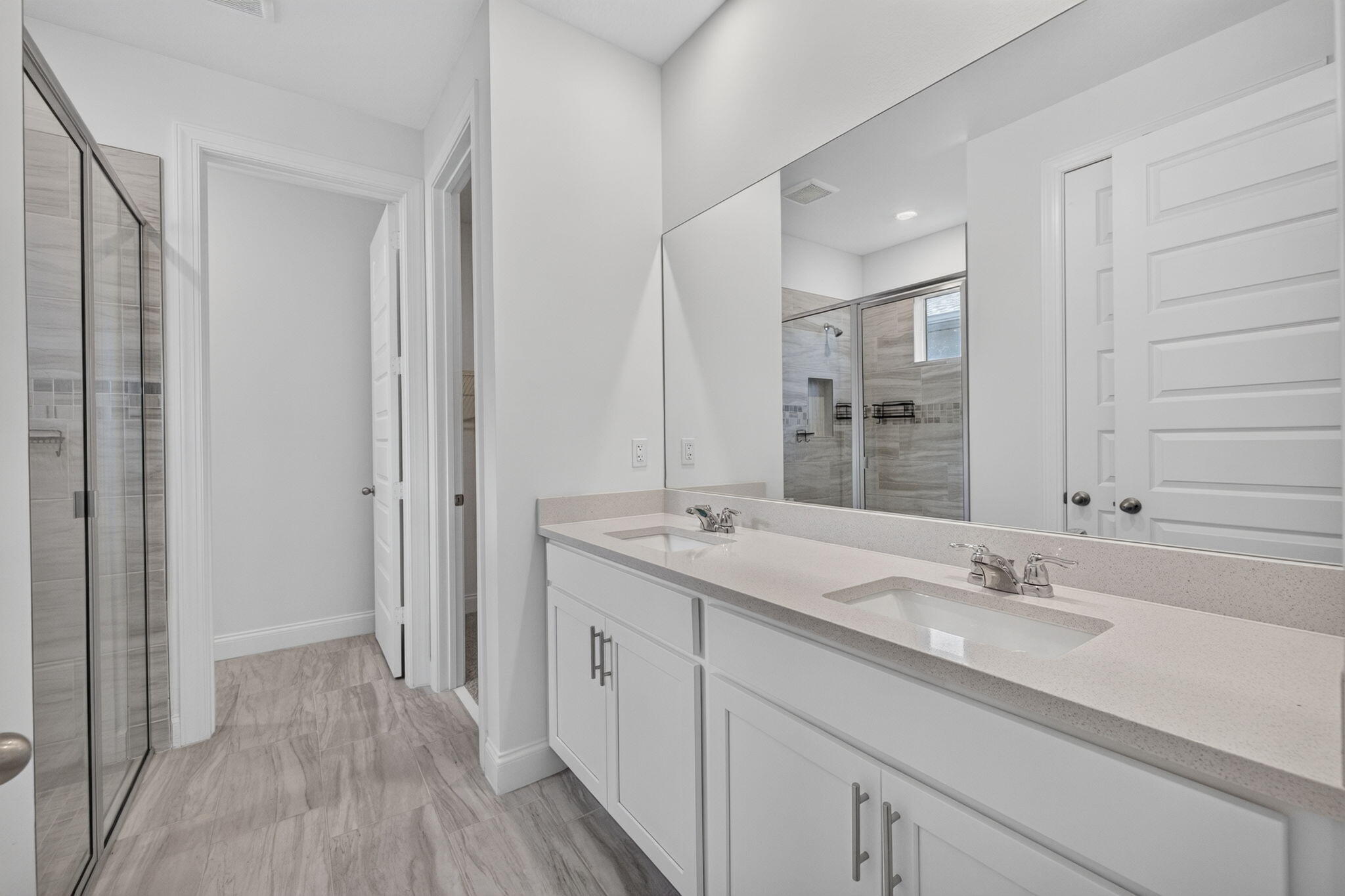8666 Dahlia Circle Property Photo 4