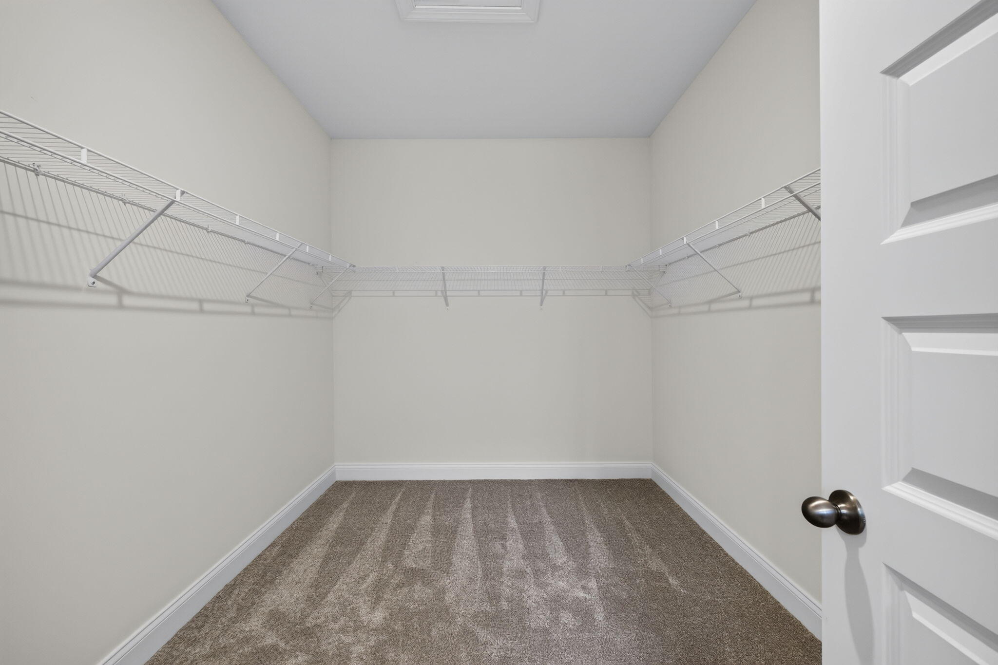 8666 Dahlia Circle Property Photo 14