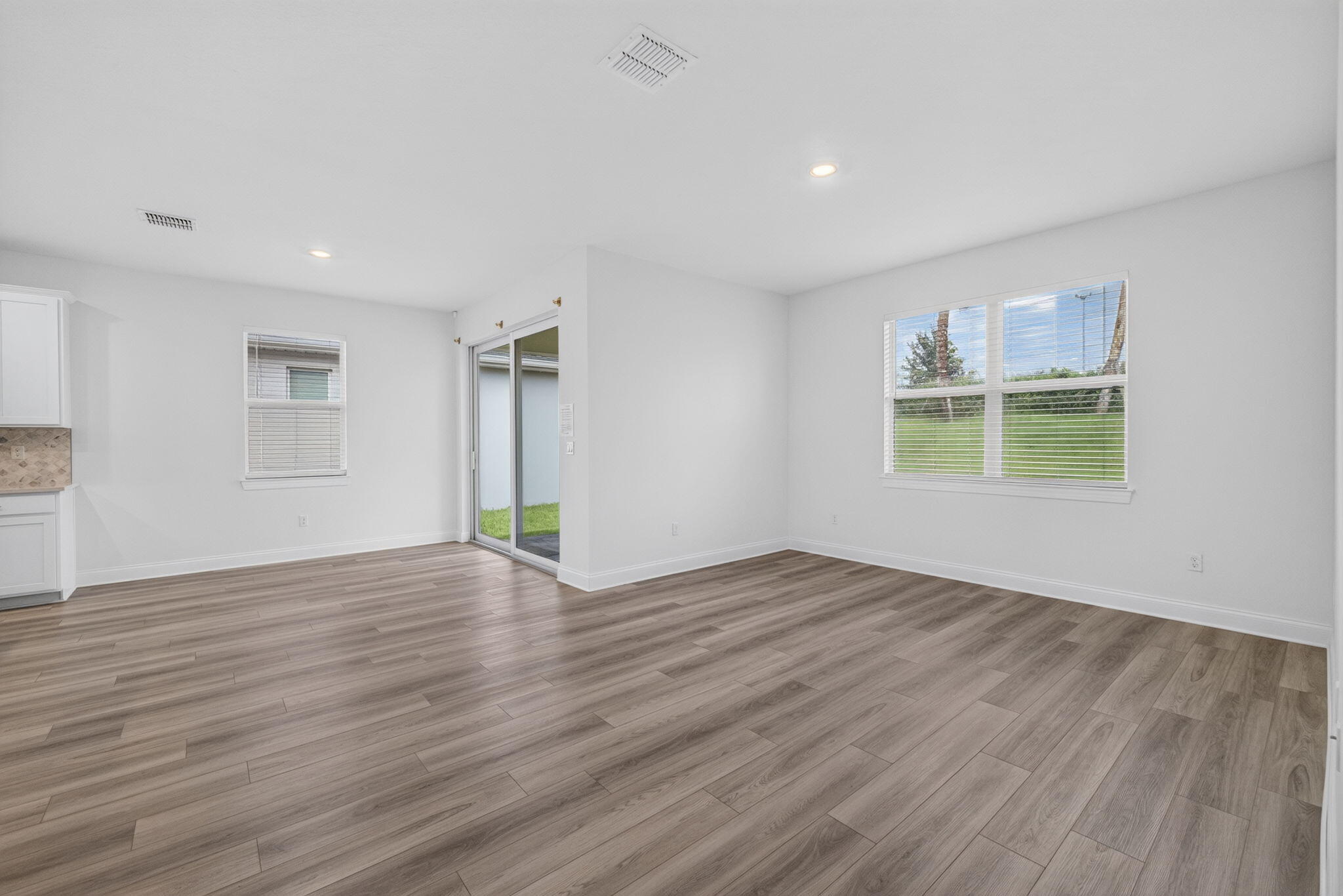 8666 Dahlia Circle Property Photo 15