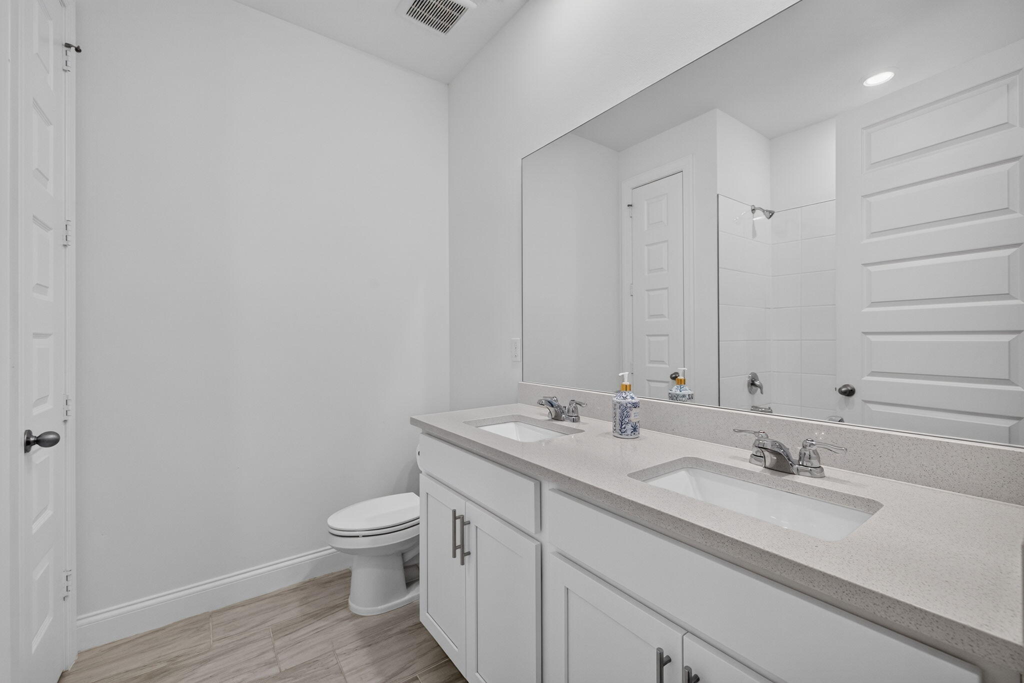8666 Dahlia Circle Property Photo 22