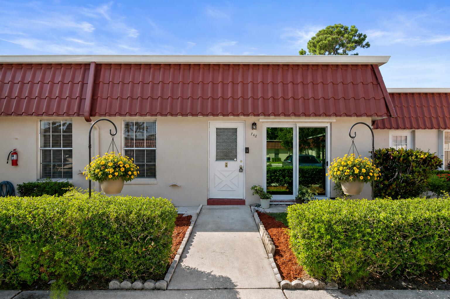 742 Nantucket Circle Property Photo 1
