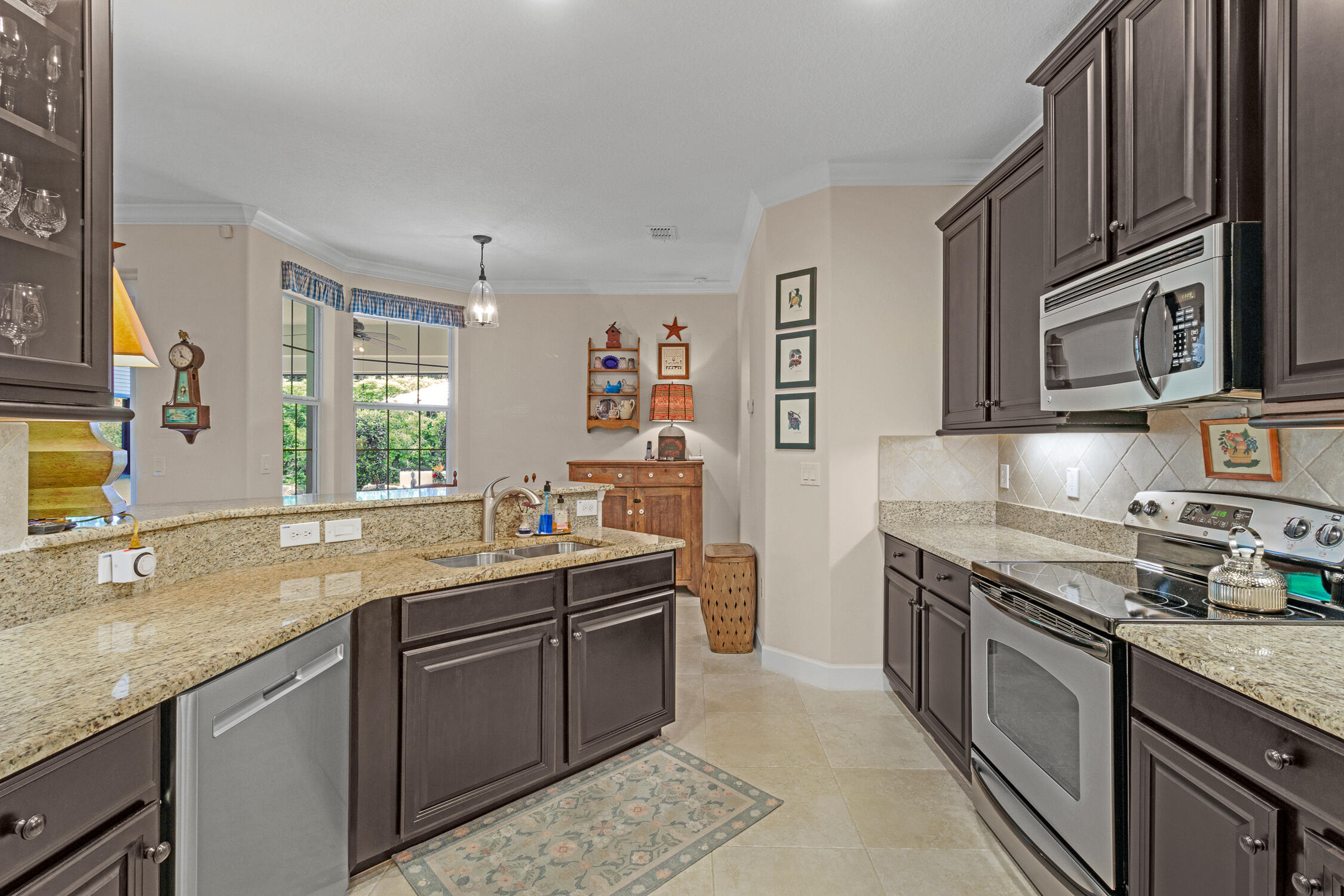 4241 Diamond Square Property Photo 4