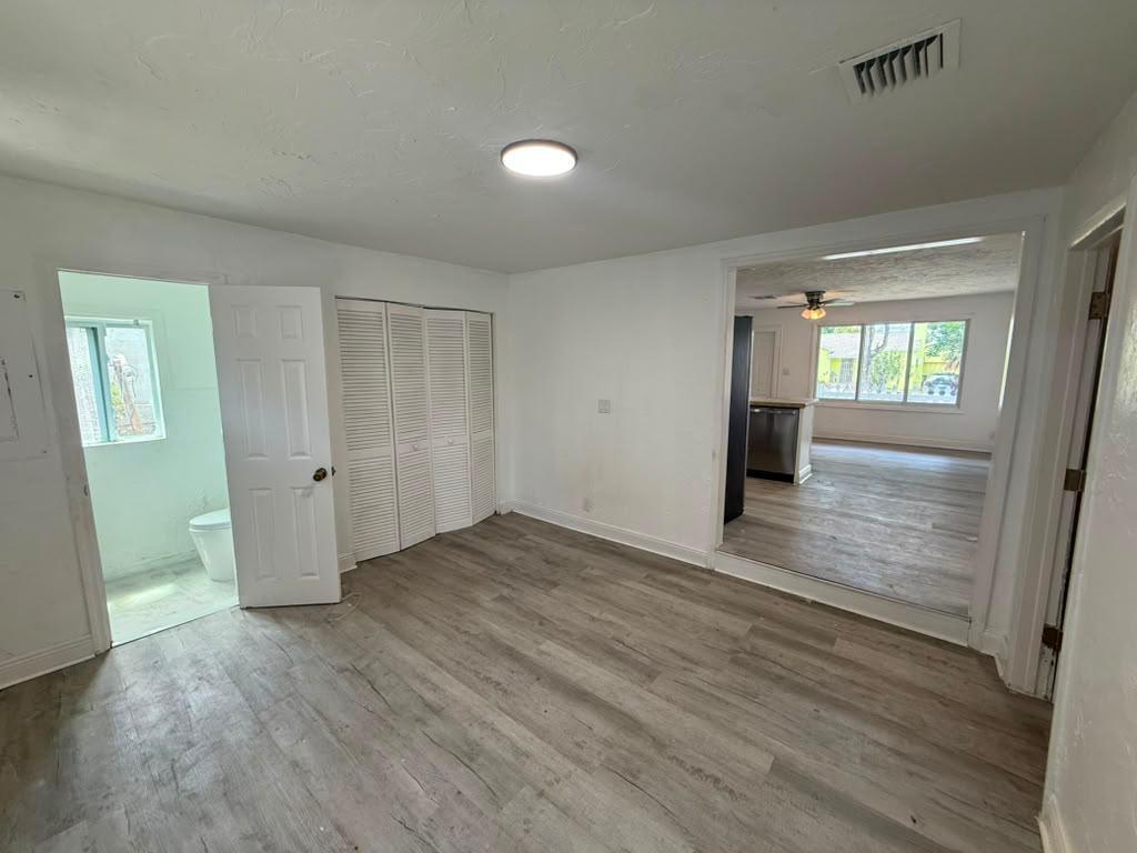 933 30th Court Property Photo 5